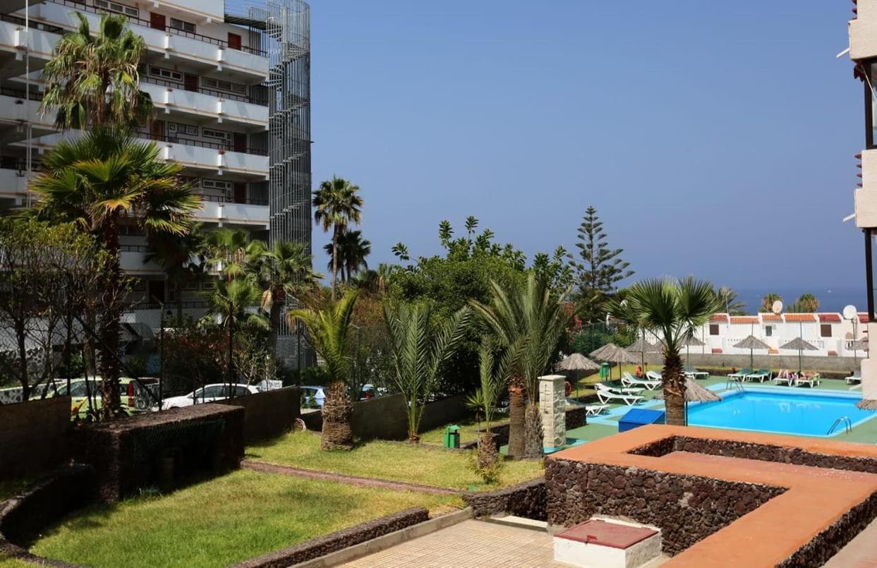 TENERIFE Olympia Apart Hotel-Playa de las Americas. Balcony, sea view & pool — 1