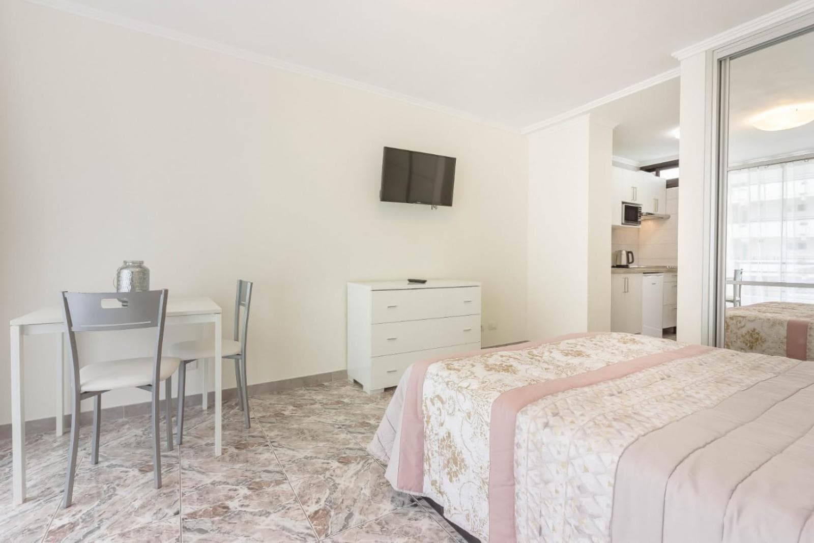 TENERIFE Olympia Apart Hotel-Playa de las Americas. Balcony, sea view & pool — 3