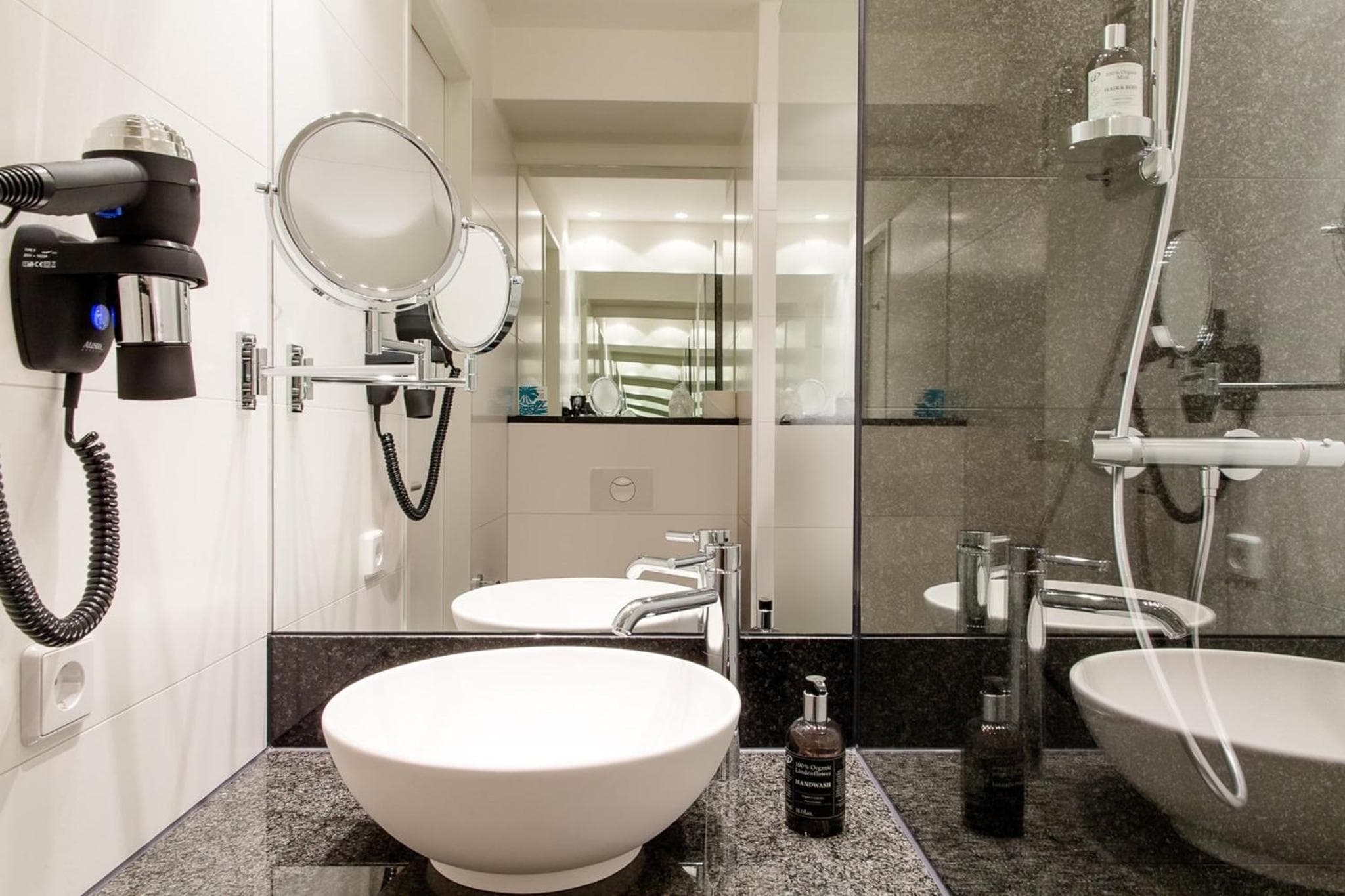 Motel One Barcelona-Ciutadella — 9