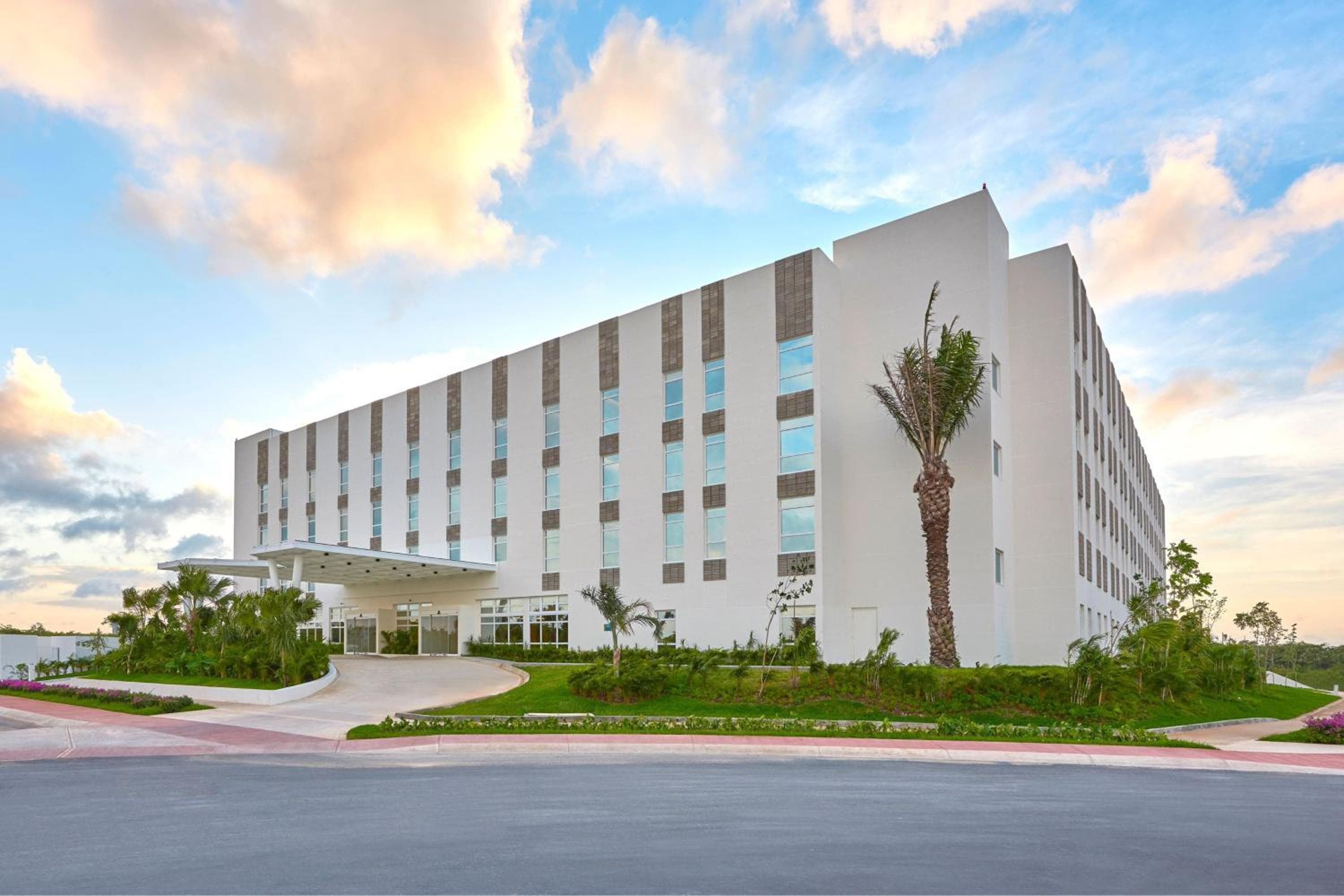 City Express Plus by Marriott Cancún Aeropuerto Riviera — 1