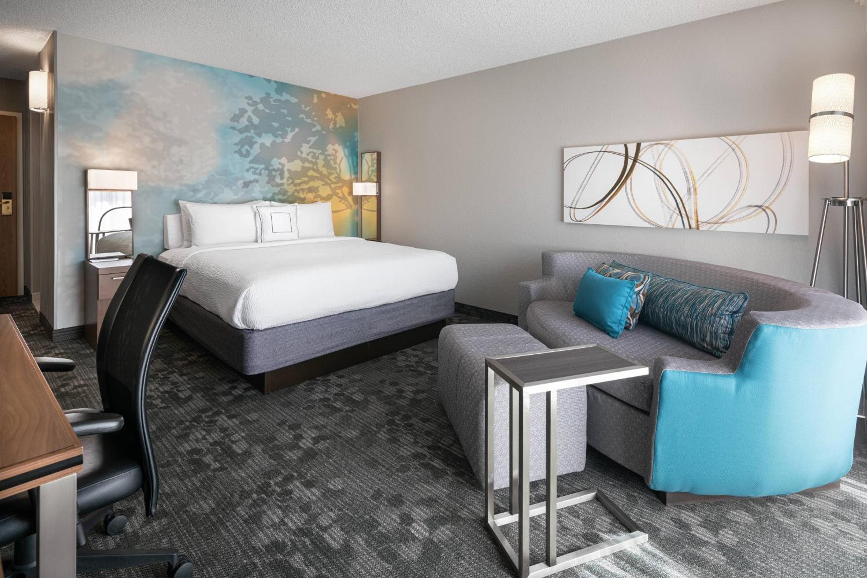 Courtyard by Marriott Las Vegas Convention Center — 8