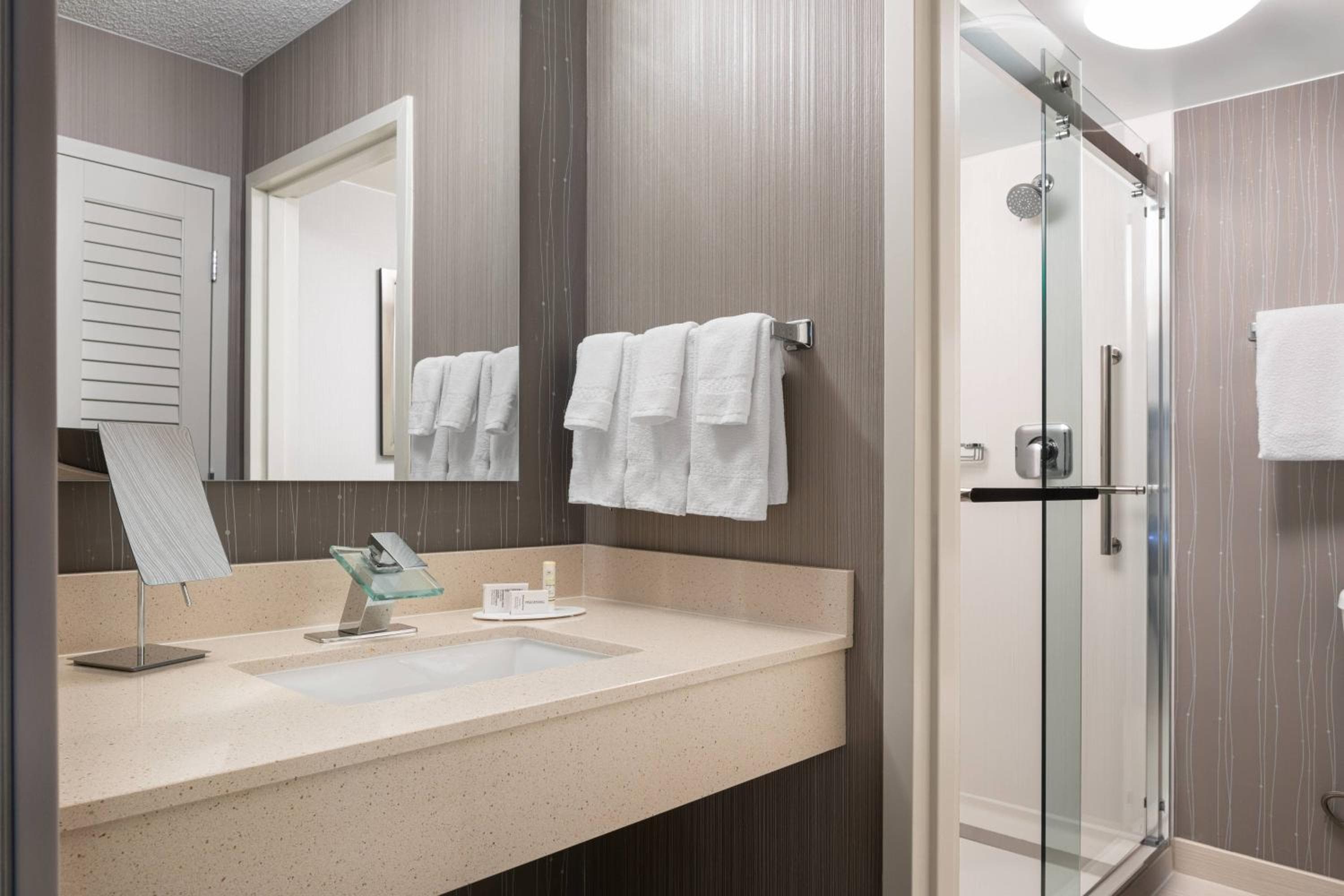 Courtyard by Marriott Las Vegas Convention Center — 13