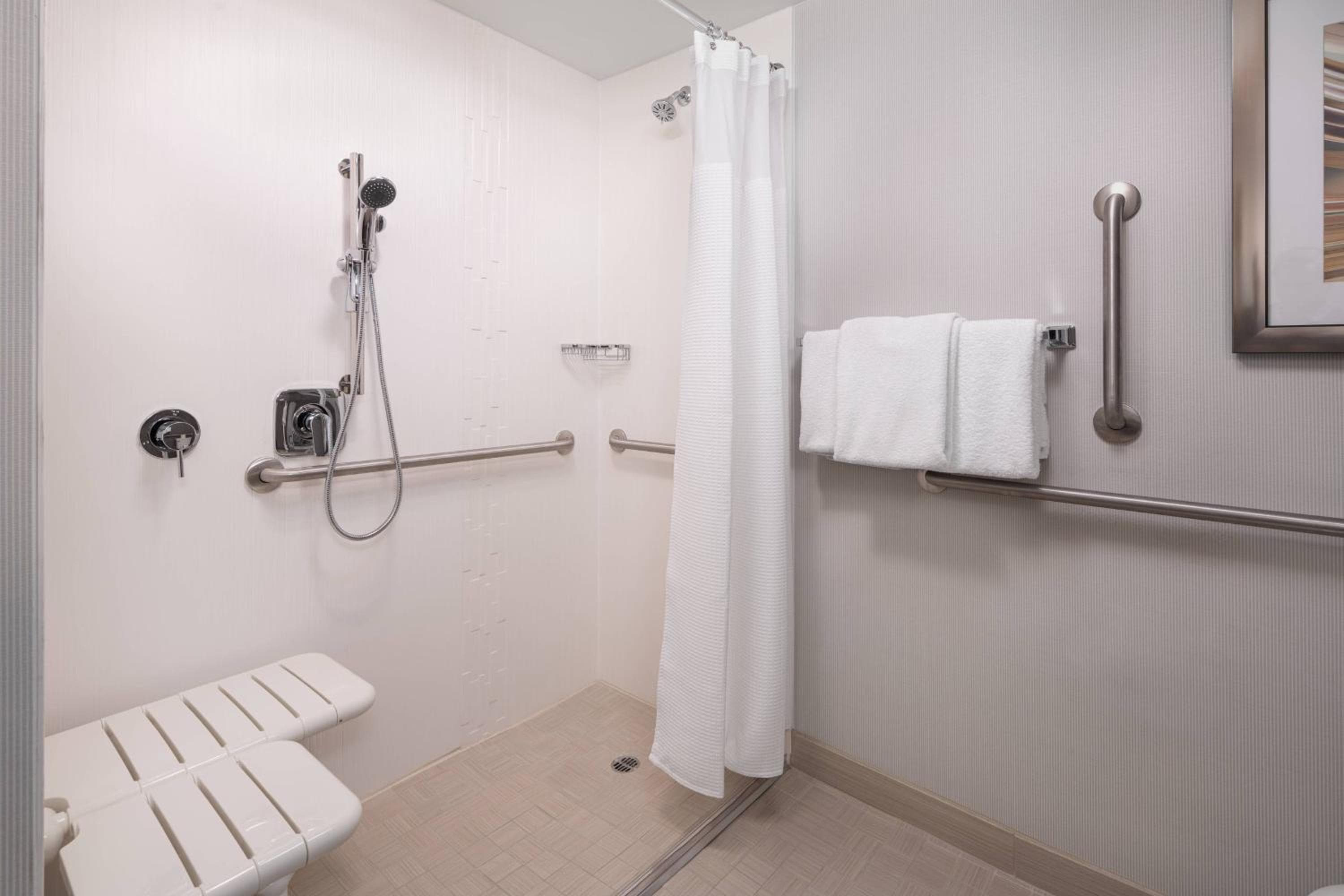 Courtyard by Marriott Las Vegas Convention Center — 15