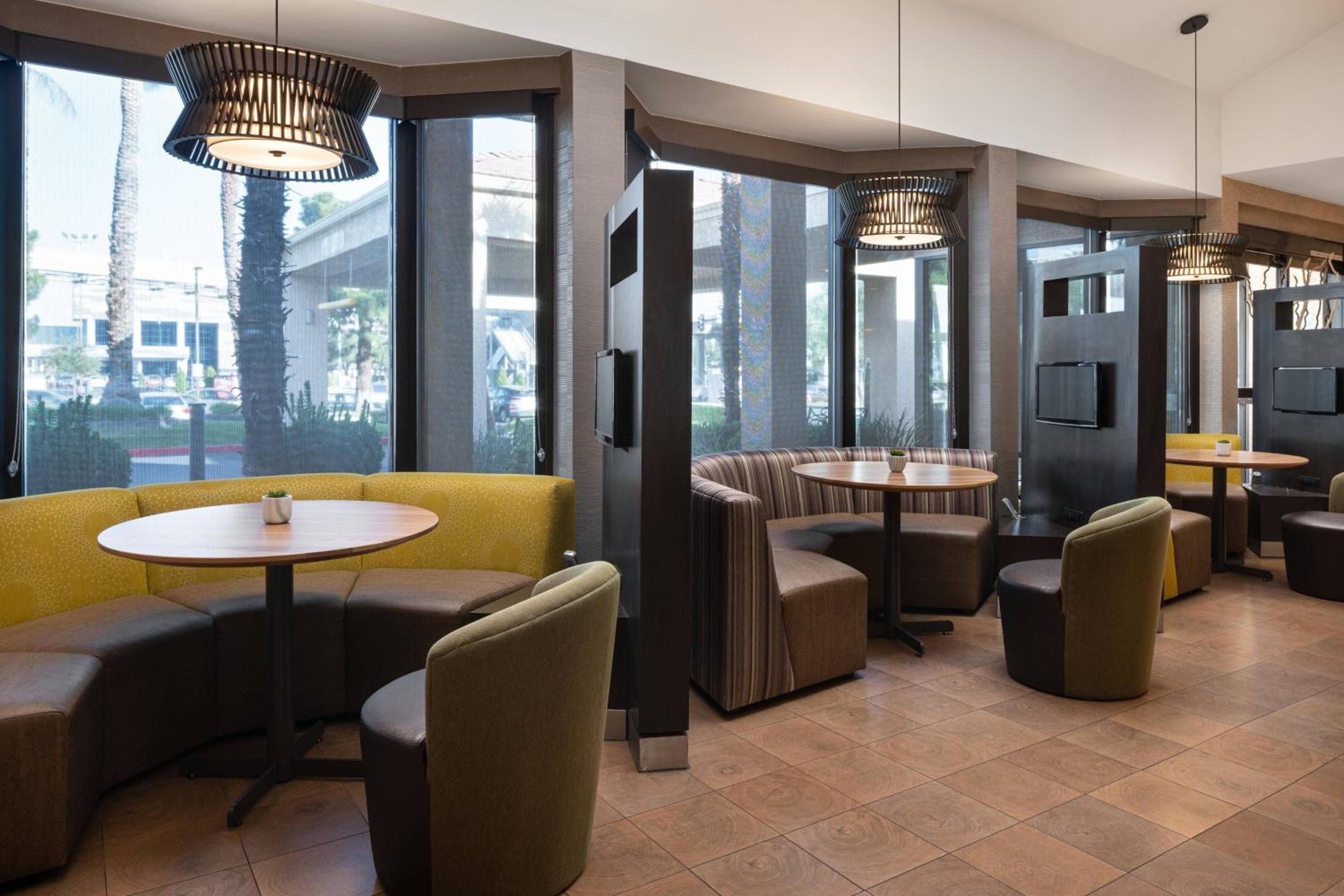 Courtyard by Marriott Las Vegas Convention Center — 19