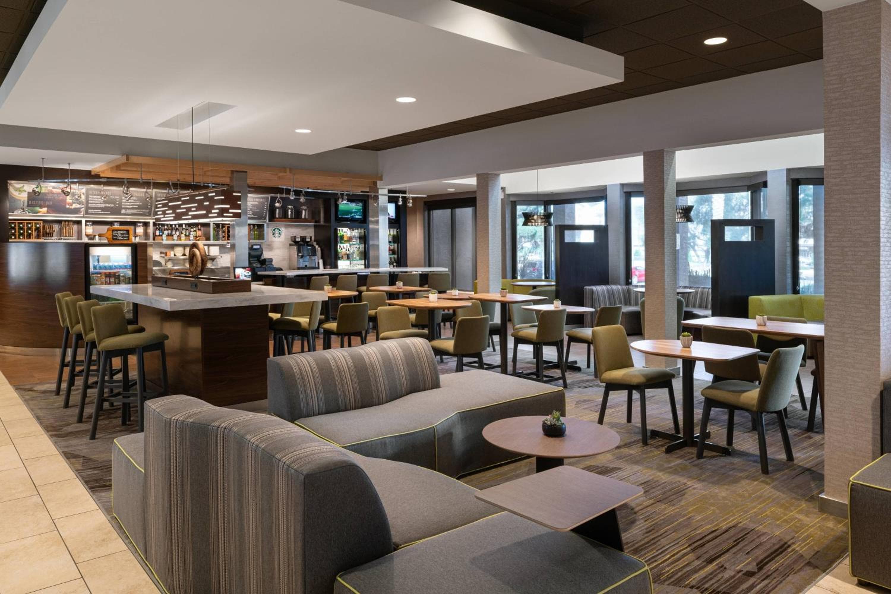 Courtyard by Marriott Las Vegas Convention Center — 17