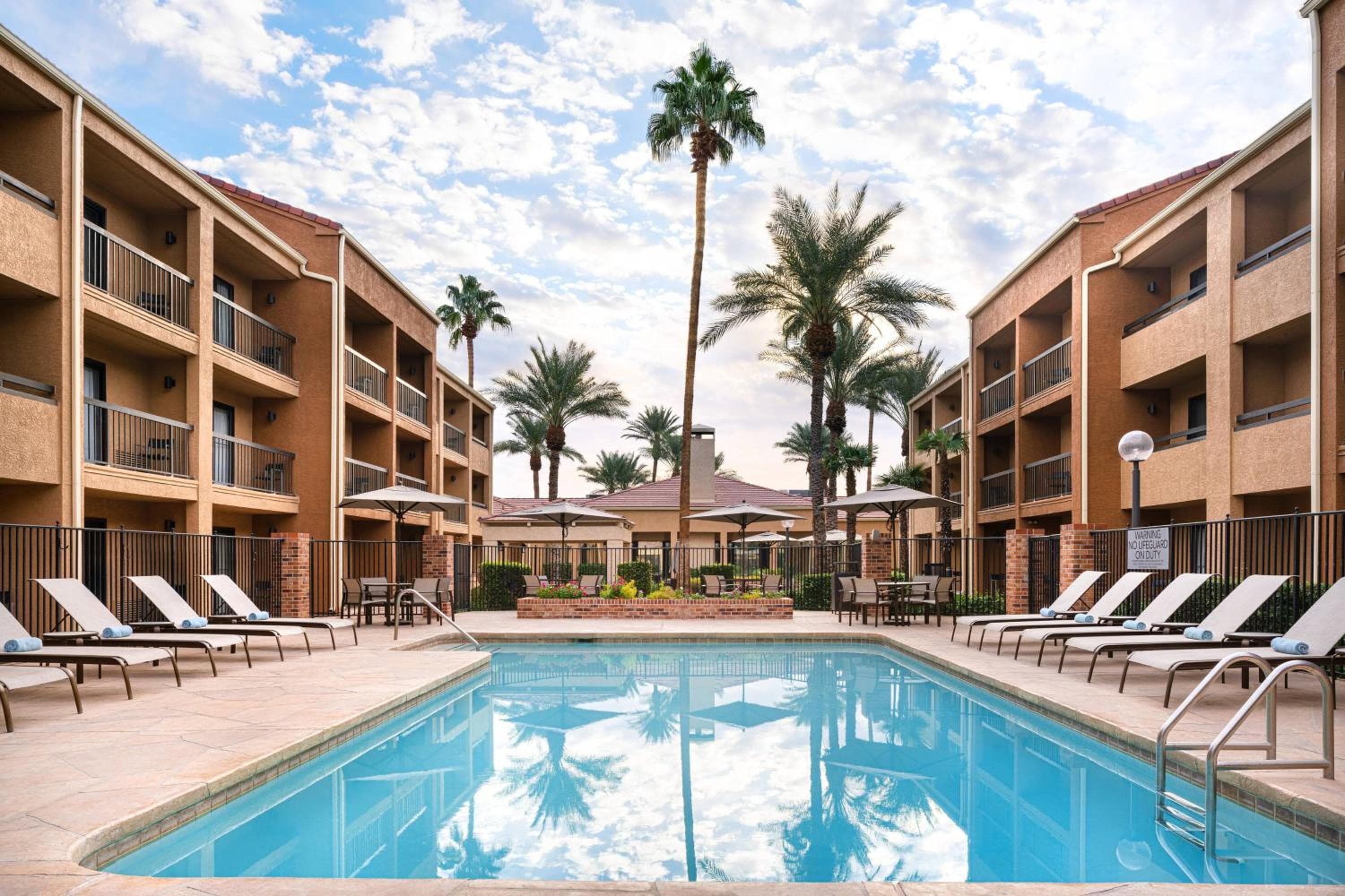 Courtyard by Marriott Las Vegas Convention Center — 2