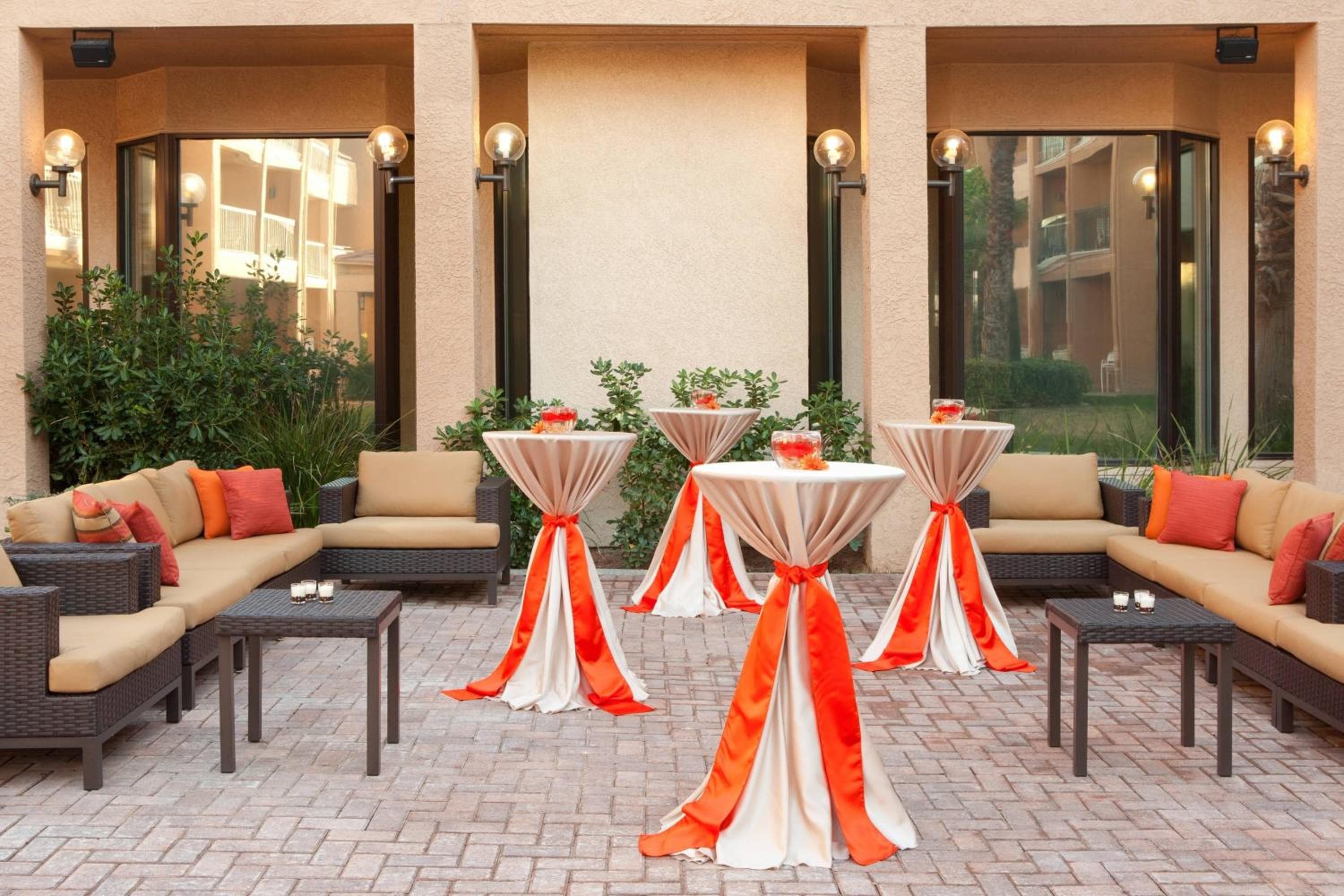 Courtyard by Marriott Las Vegas Convention Center — 14