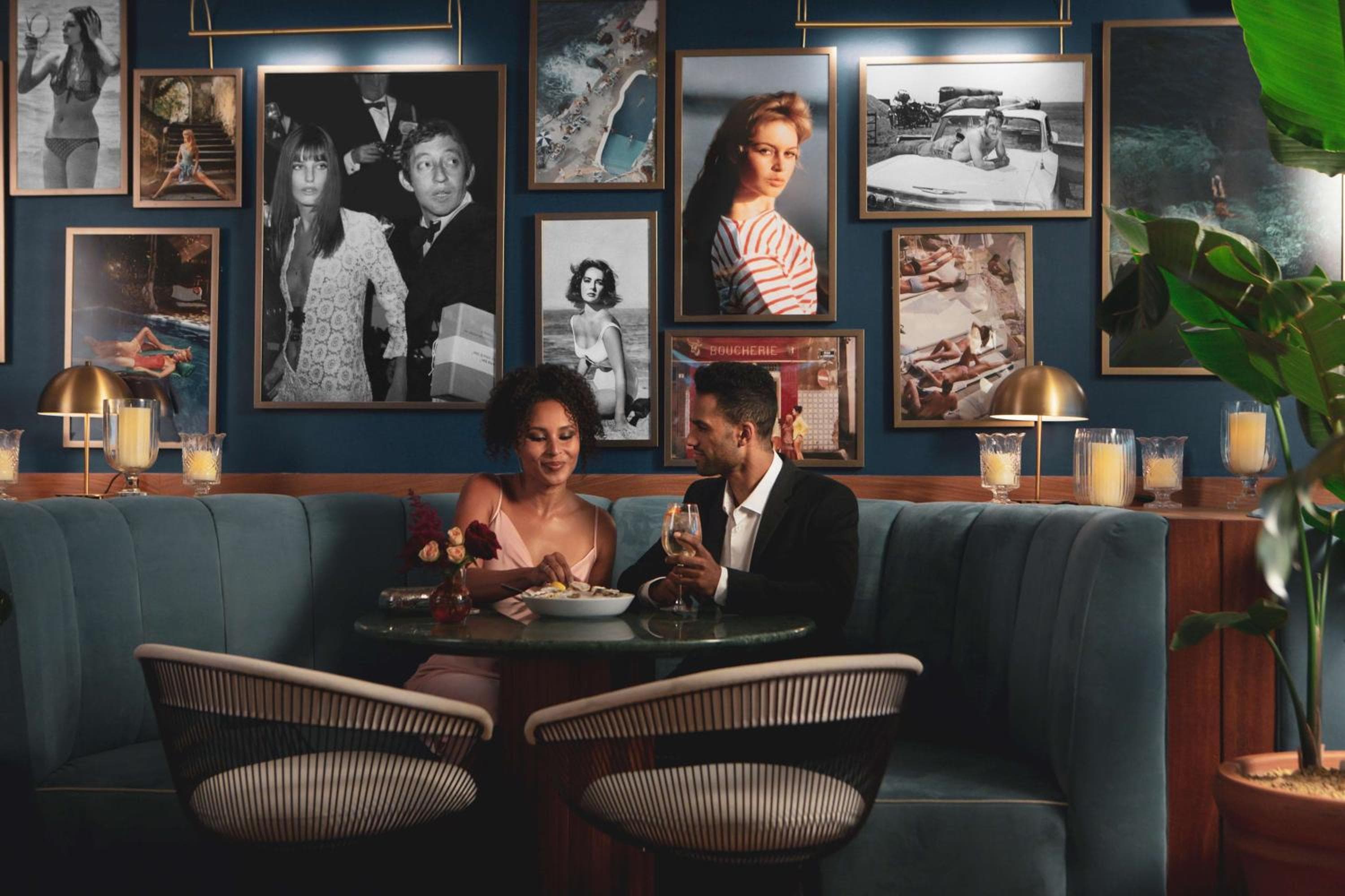 The Hollywood Grande, Autograph Collection — 23