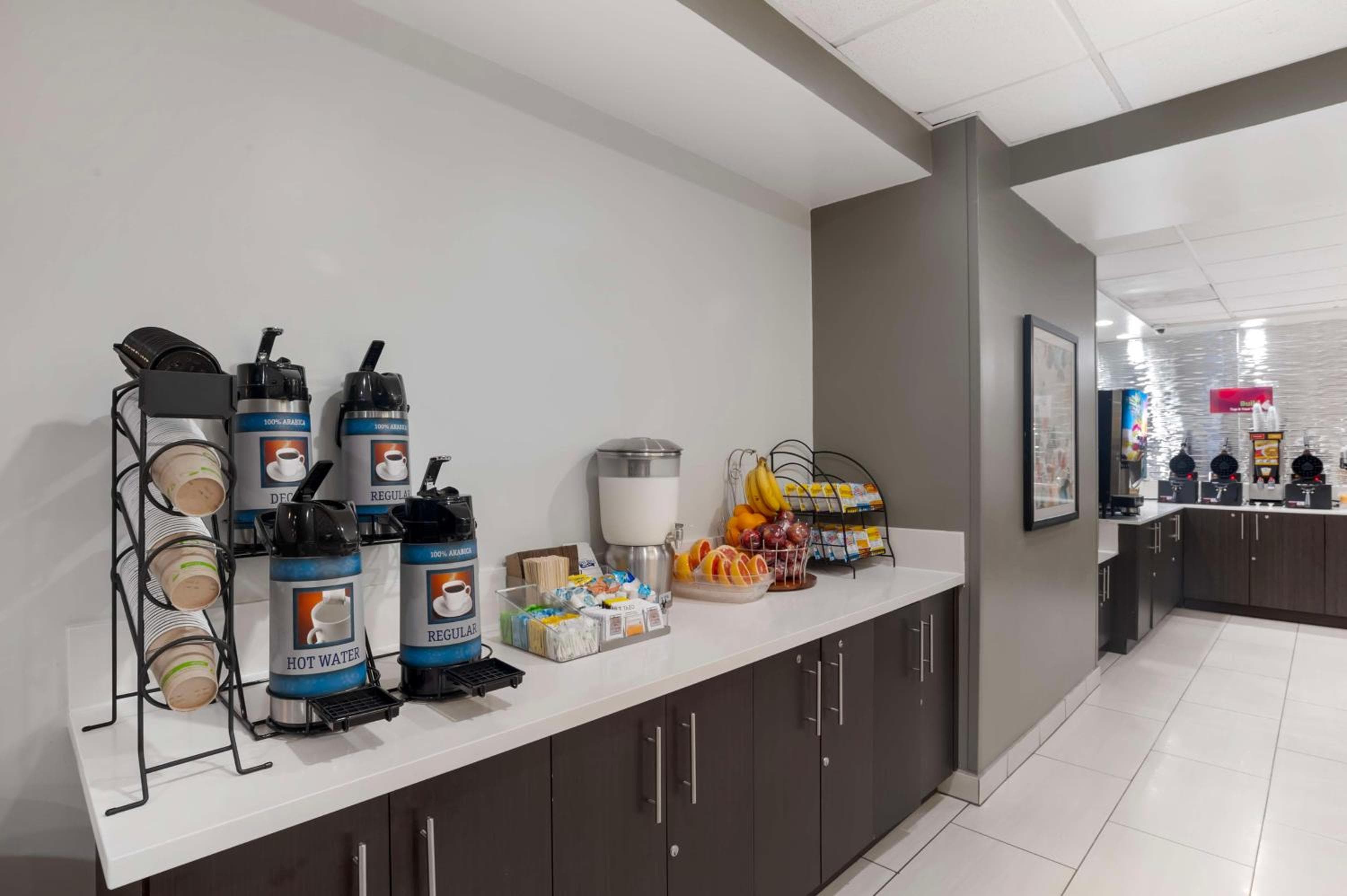Best Western Plus Commerce Hotel — 11
