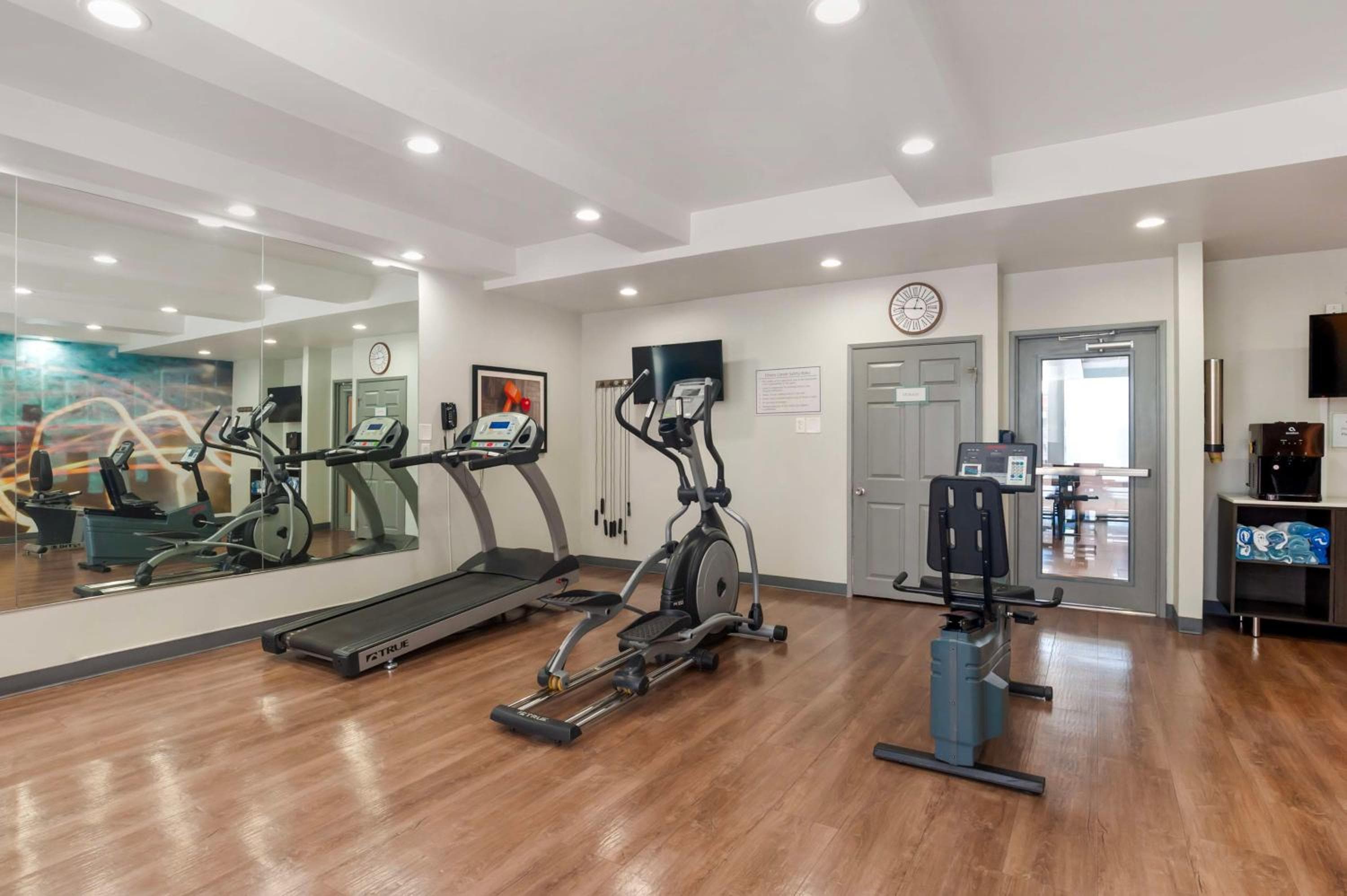 Best Western Plus Commerce Hotel — 15