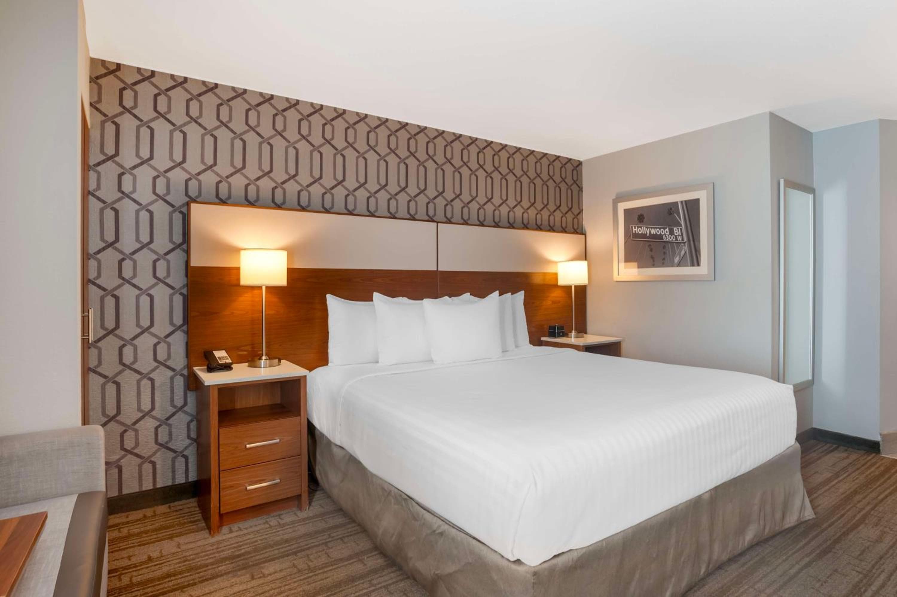 Best Western Plus Commerce Hotel — 19