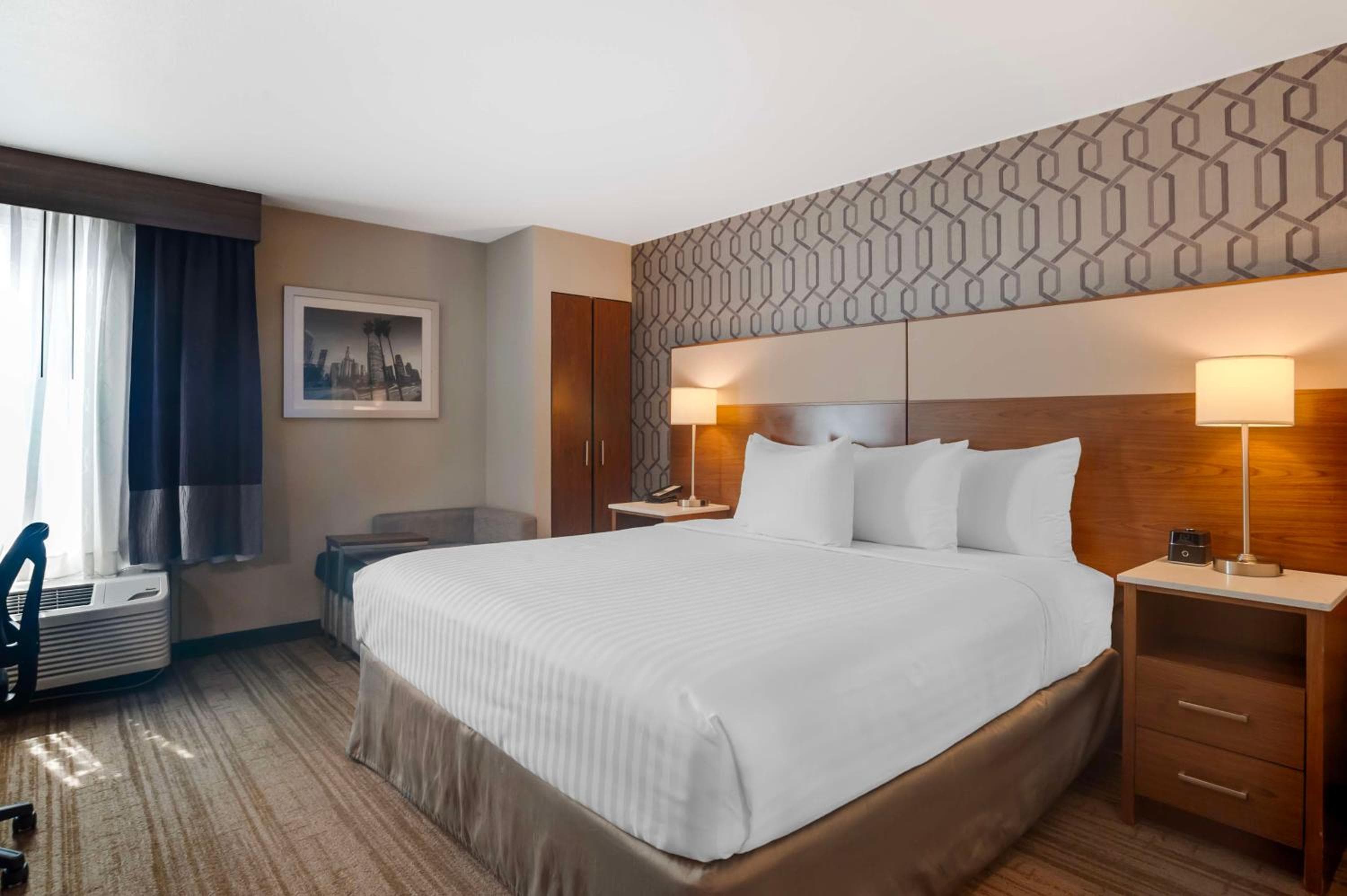 Best Western Plus Commerce Hotel — 6