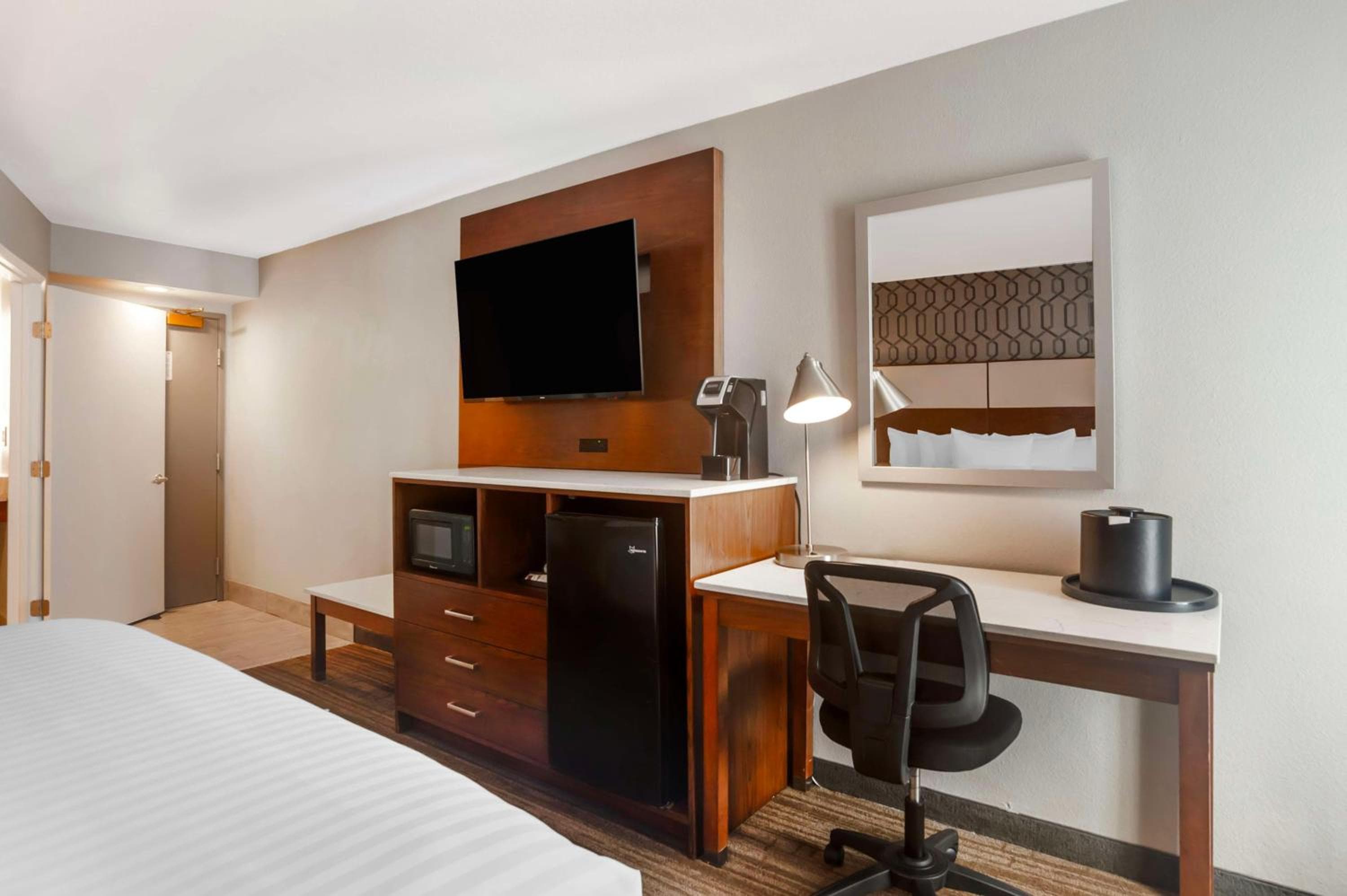 Best Western Plus Commerce Hotel — 20