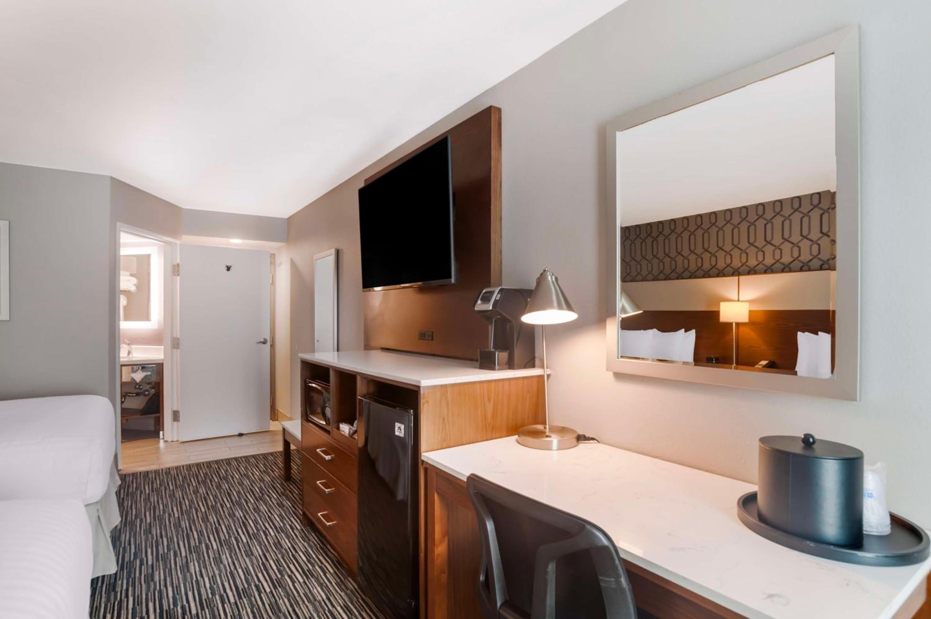 Best Western Plus Commerce Hotel — 25