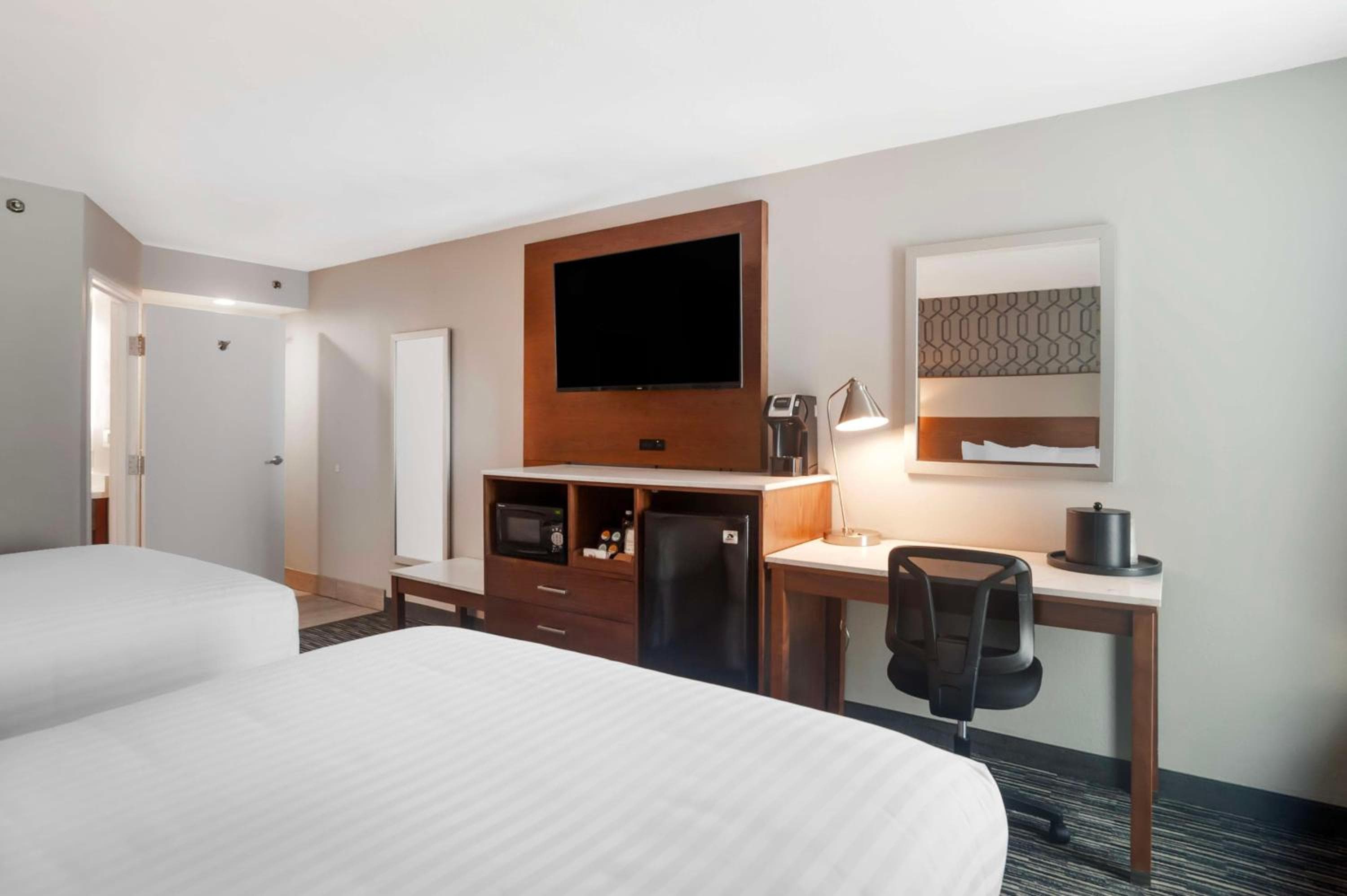Best Western Plus Commerce Hotel — 26