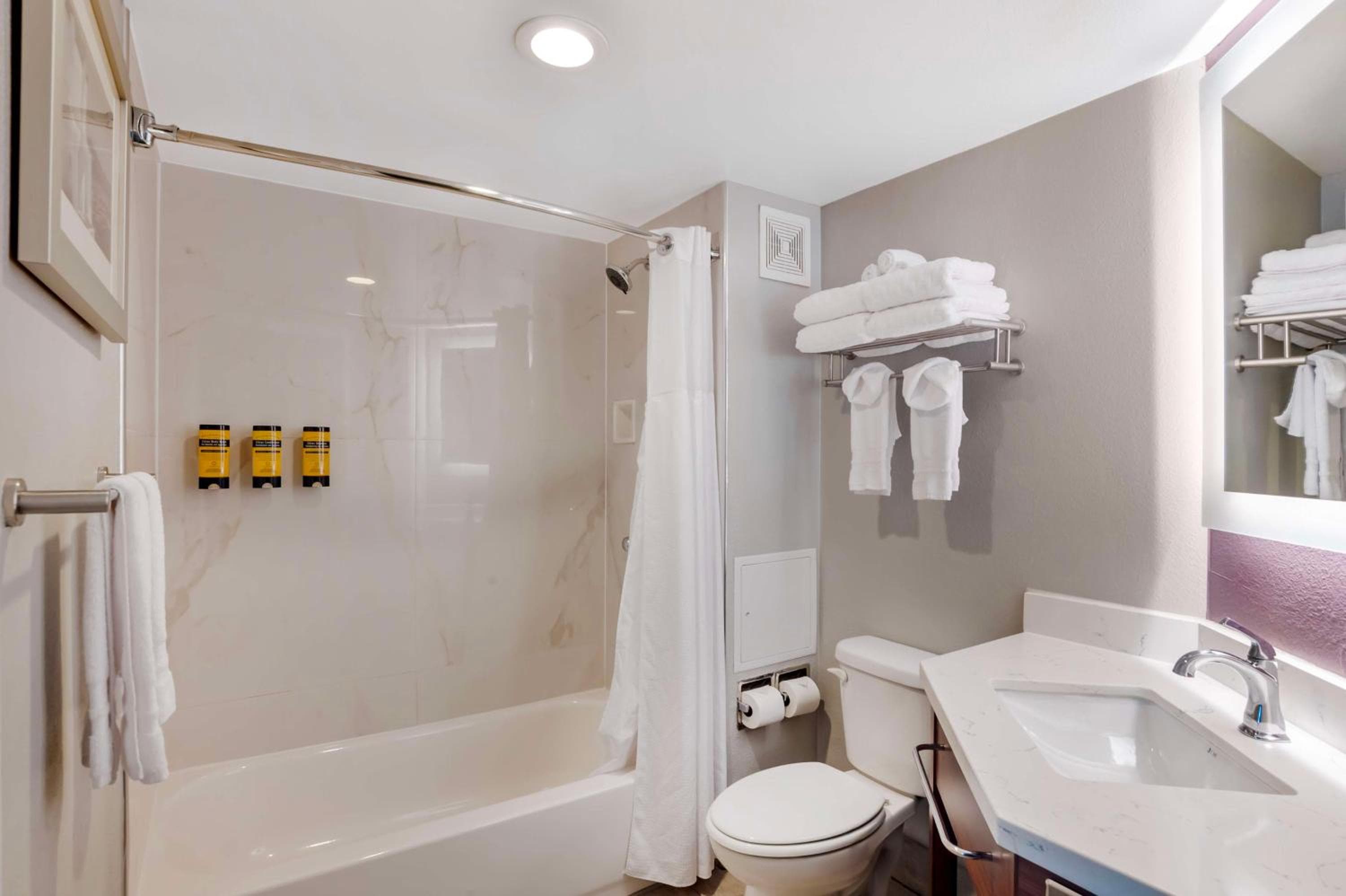 Best Western Plus Commerce Hotel — 29