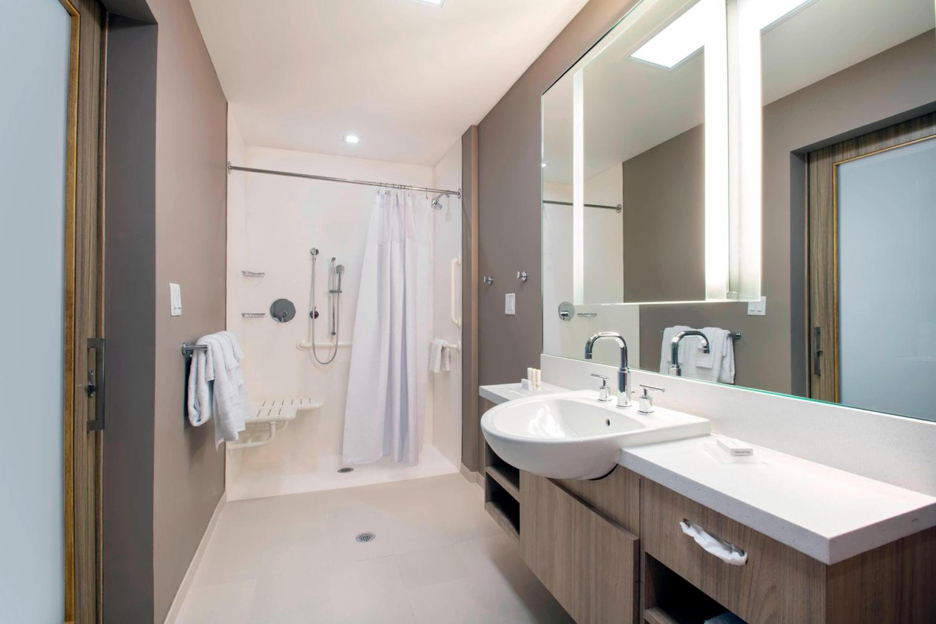 SpringHill Suites by Marriott Miami Doral — 6