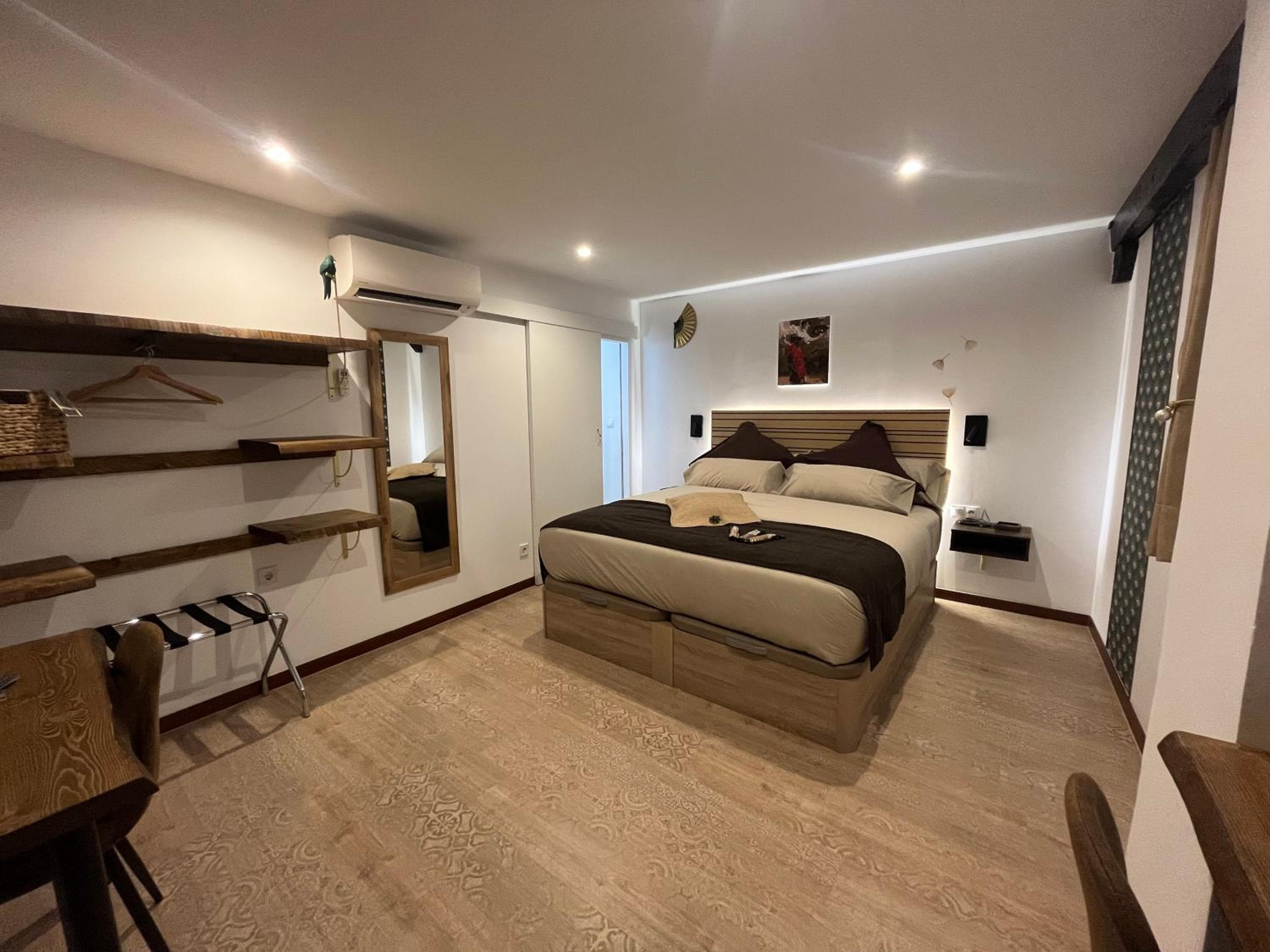 Emilysuites - Malaga Centro Historico — 20