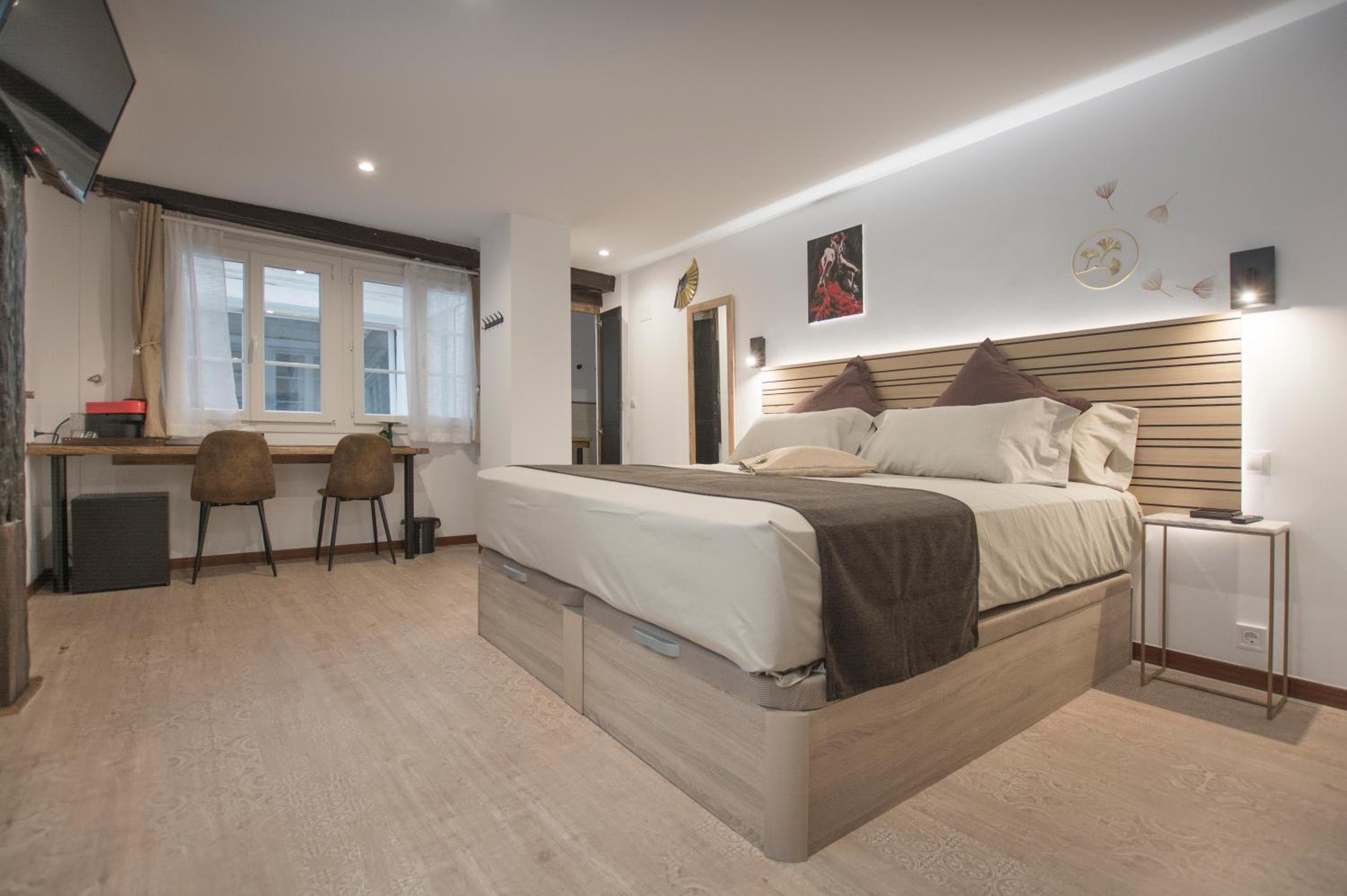 Emilysuites - Malaga Centro Historico — 1