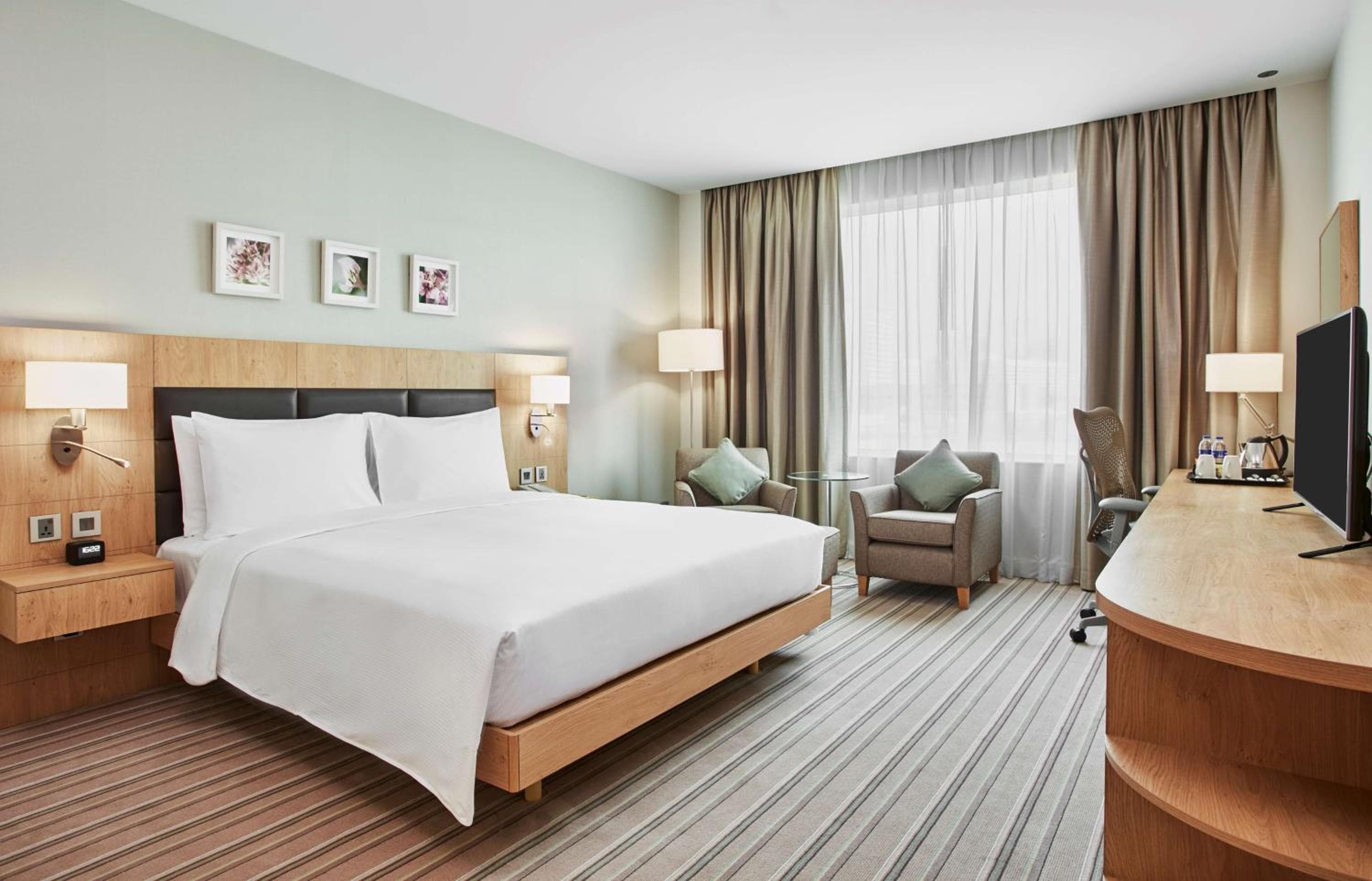 Hilton Garden Inn Dubai, Mall Avenue — 16