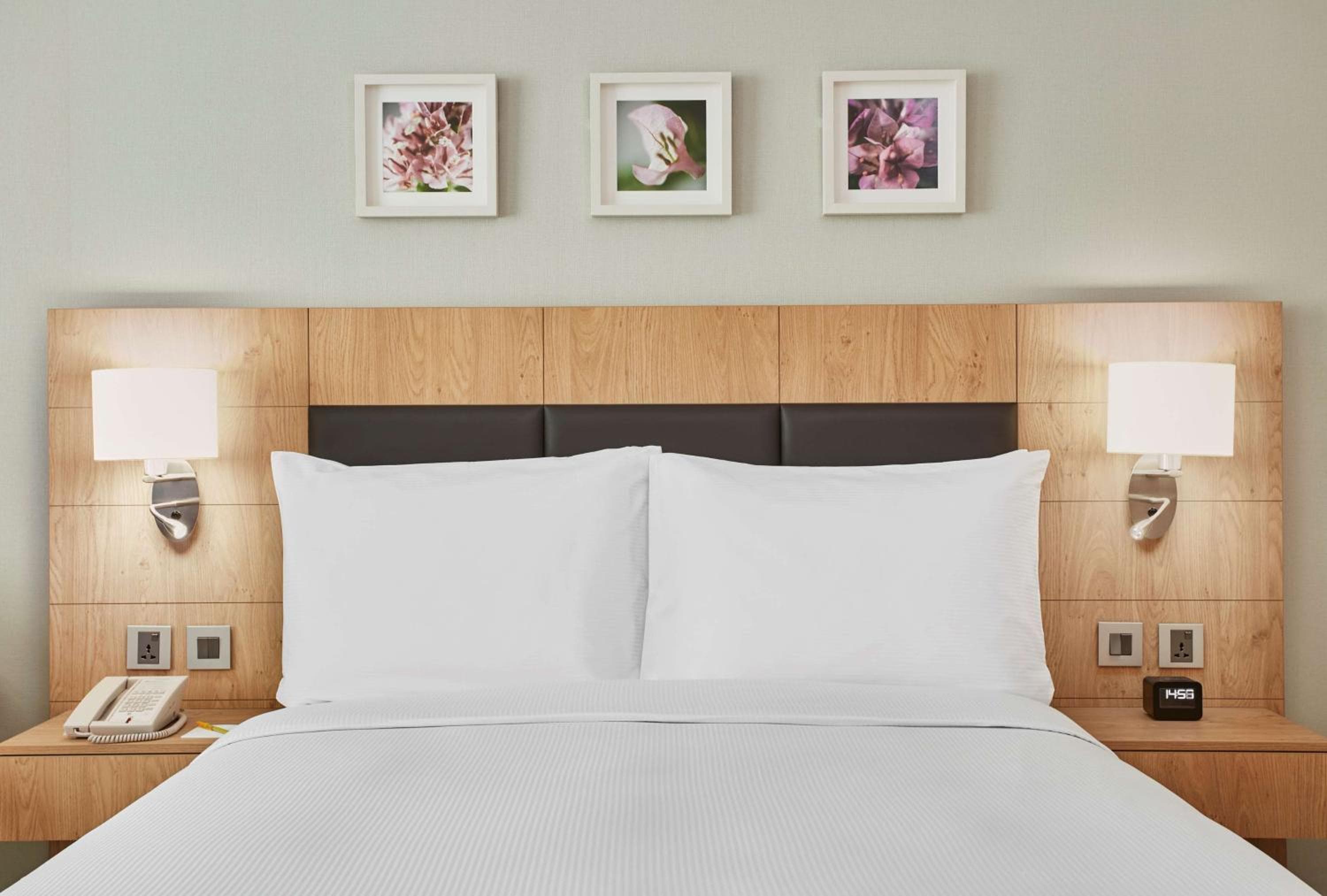 Hilton Garden Inn Dubai, Mall Avenue — 4