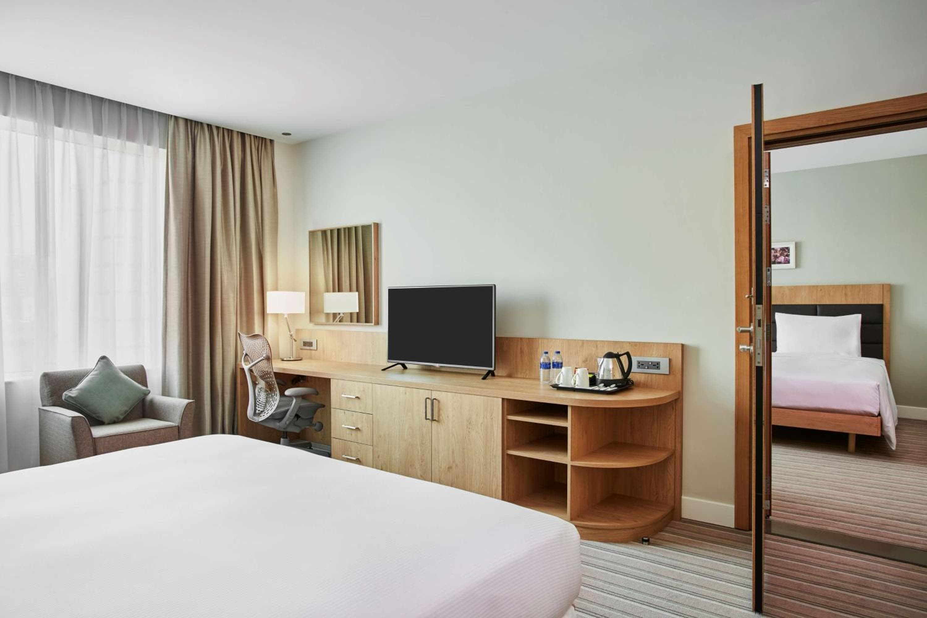 Hilton Garden Inn Dubai, Mall Avenue — 6