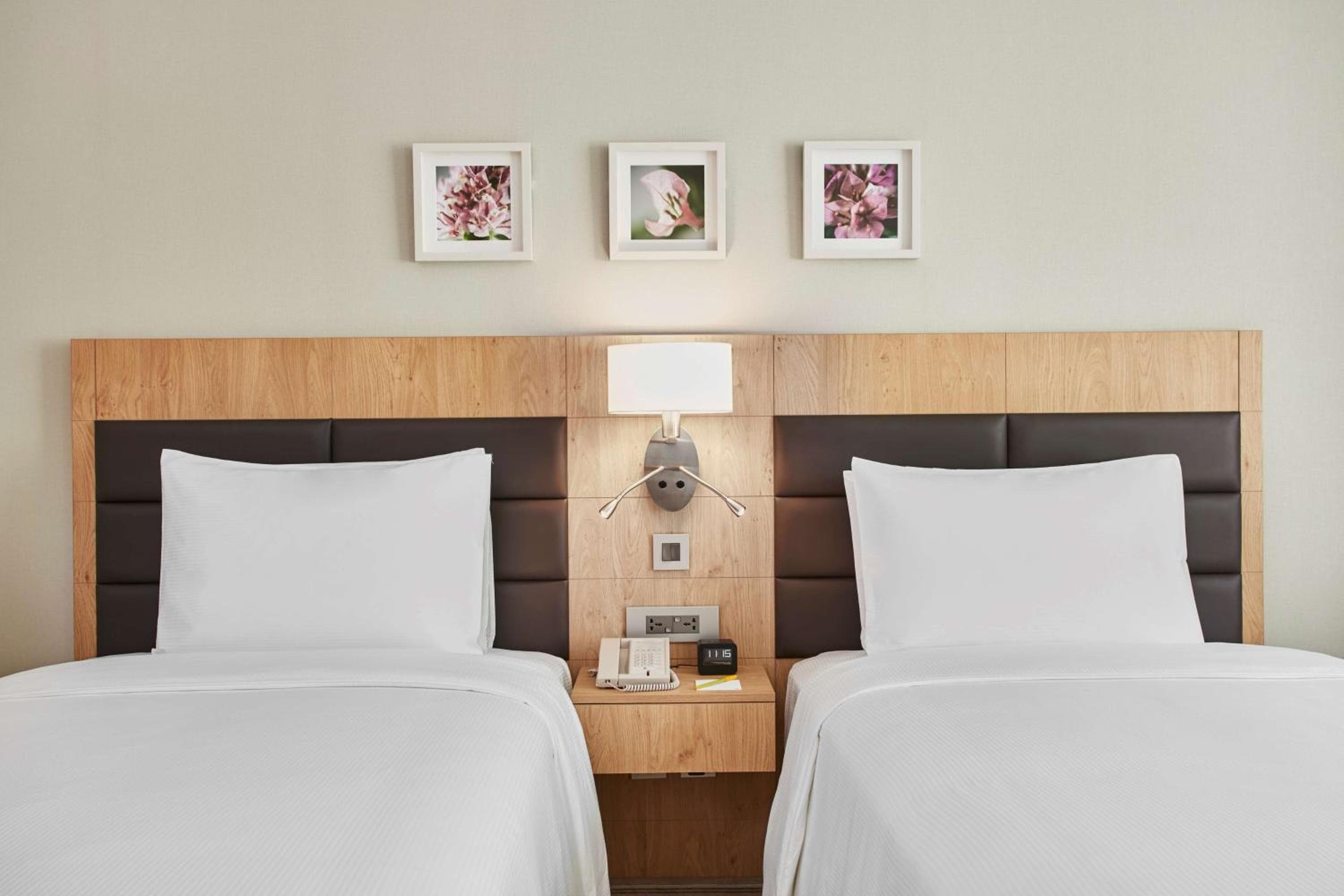 Hilton Garden Inn Dubai, Mall Avenue — 13