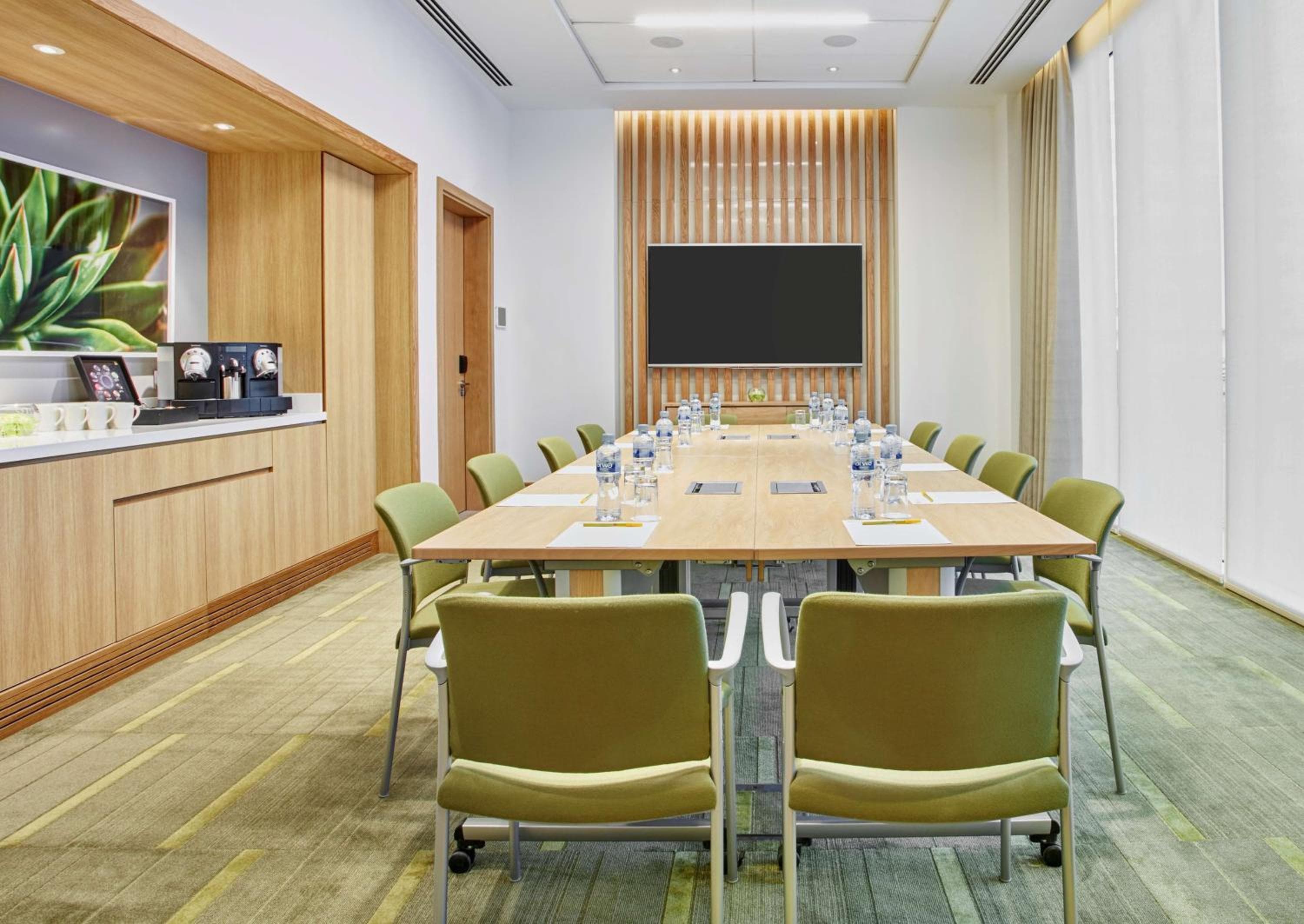Hilton Garden Inn Dubai, Mall Avenue — 21
