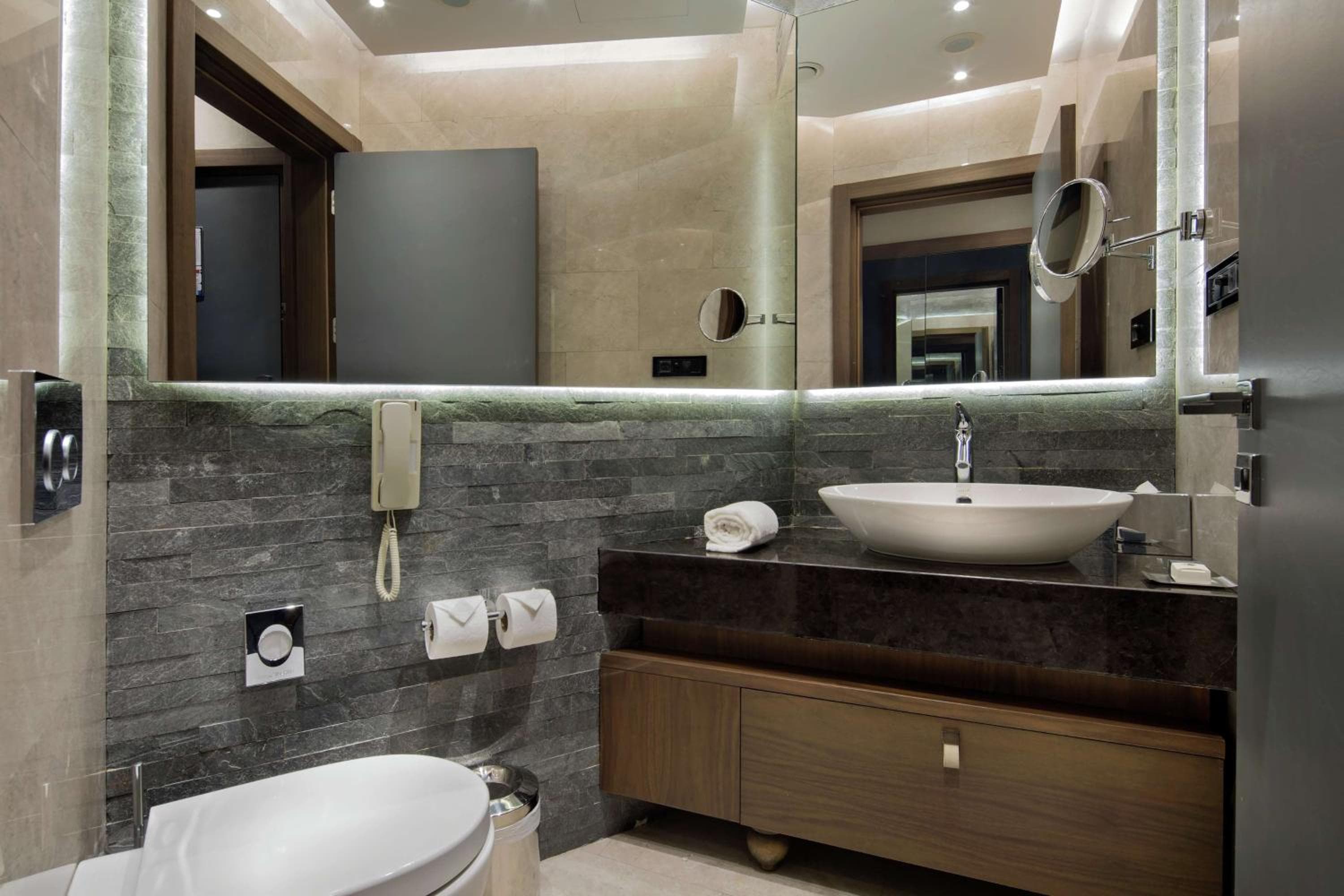 DoubleTree by Hilton Istanbul - Piyalepasa — 11