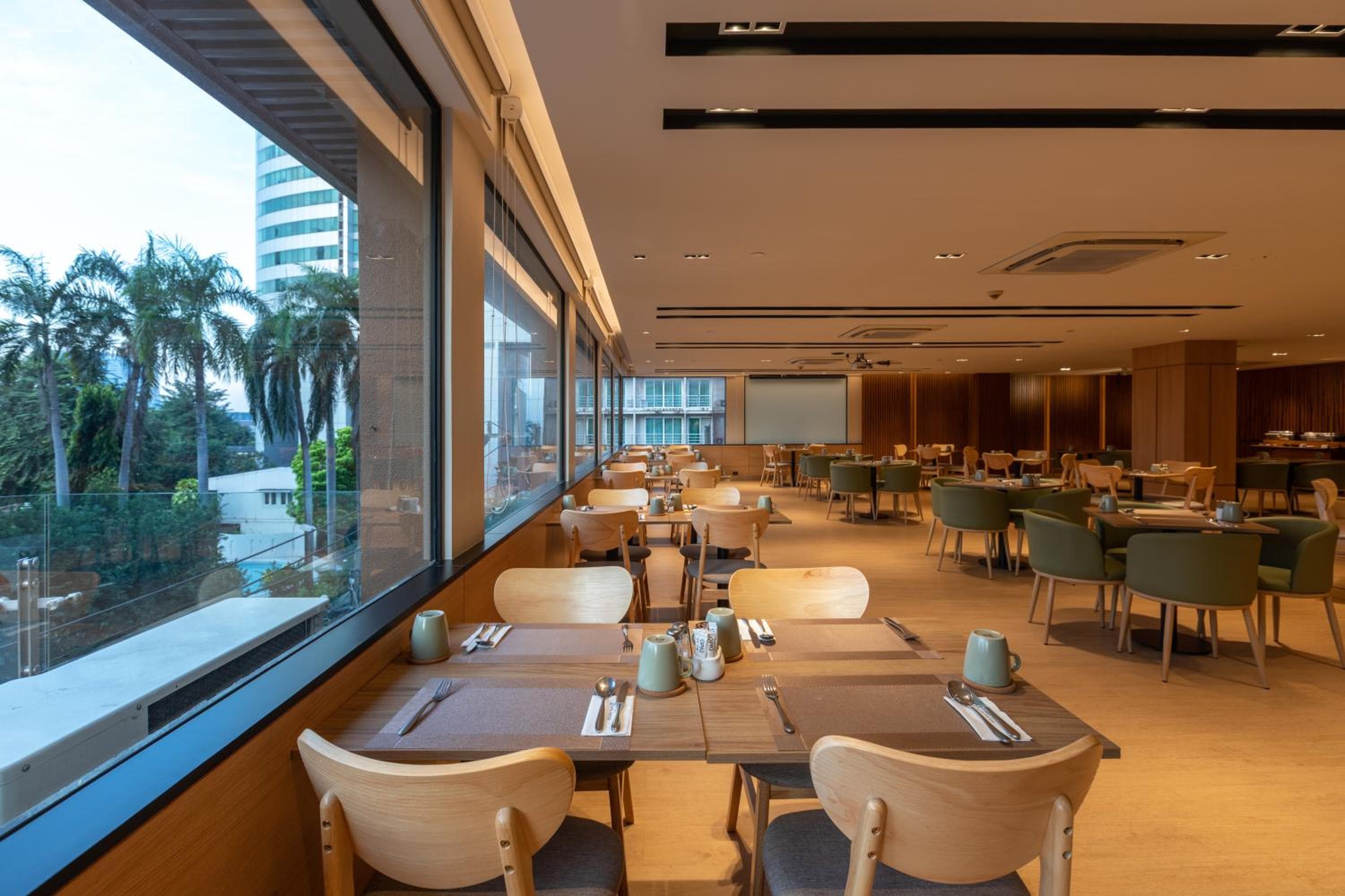 Golden Tulip Mandison Suites — 20
