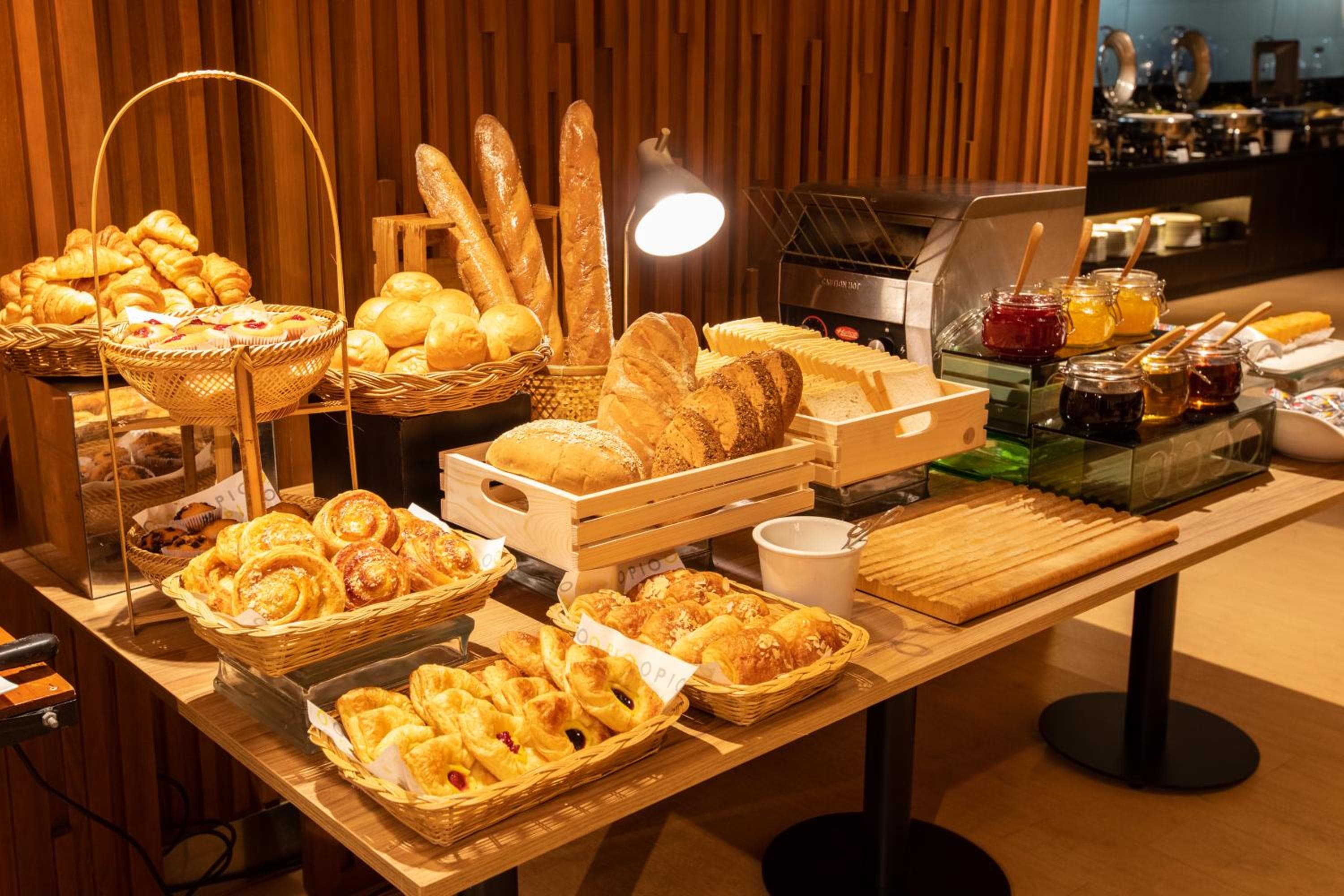 Golden Tulip Mandison Suites — 25
