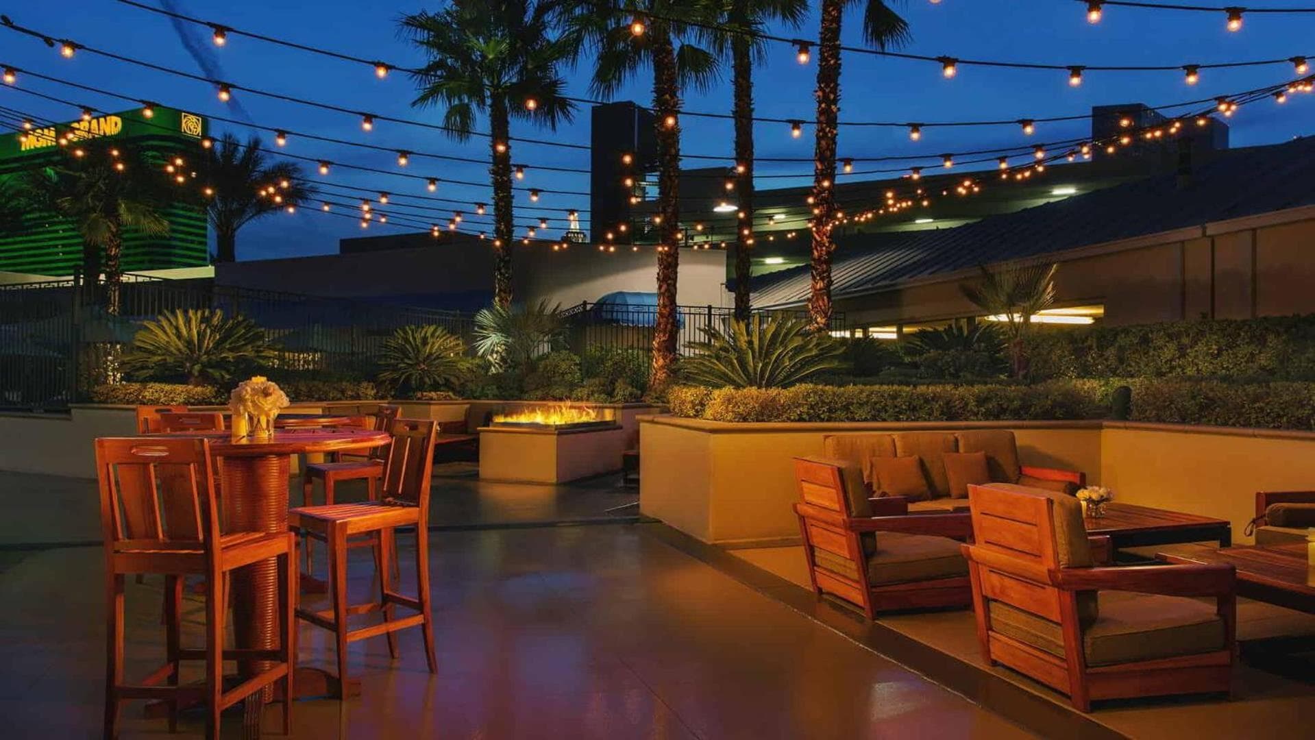 NO RESORT FEES-MGM Stripview-Jacuzzi-Formula 1 TRACK VIEW — 1