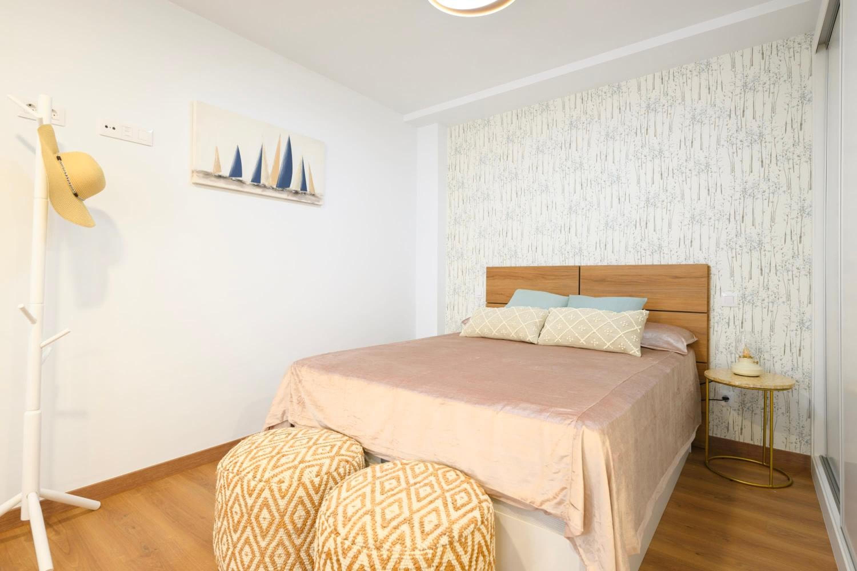 Designer Studio Apartment 100m from the Beach — 3