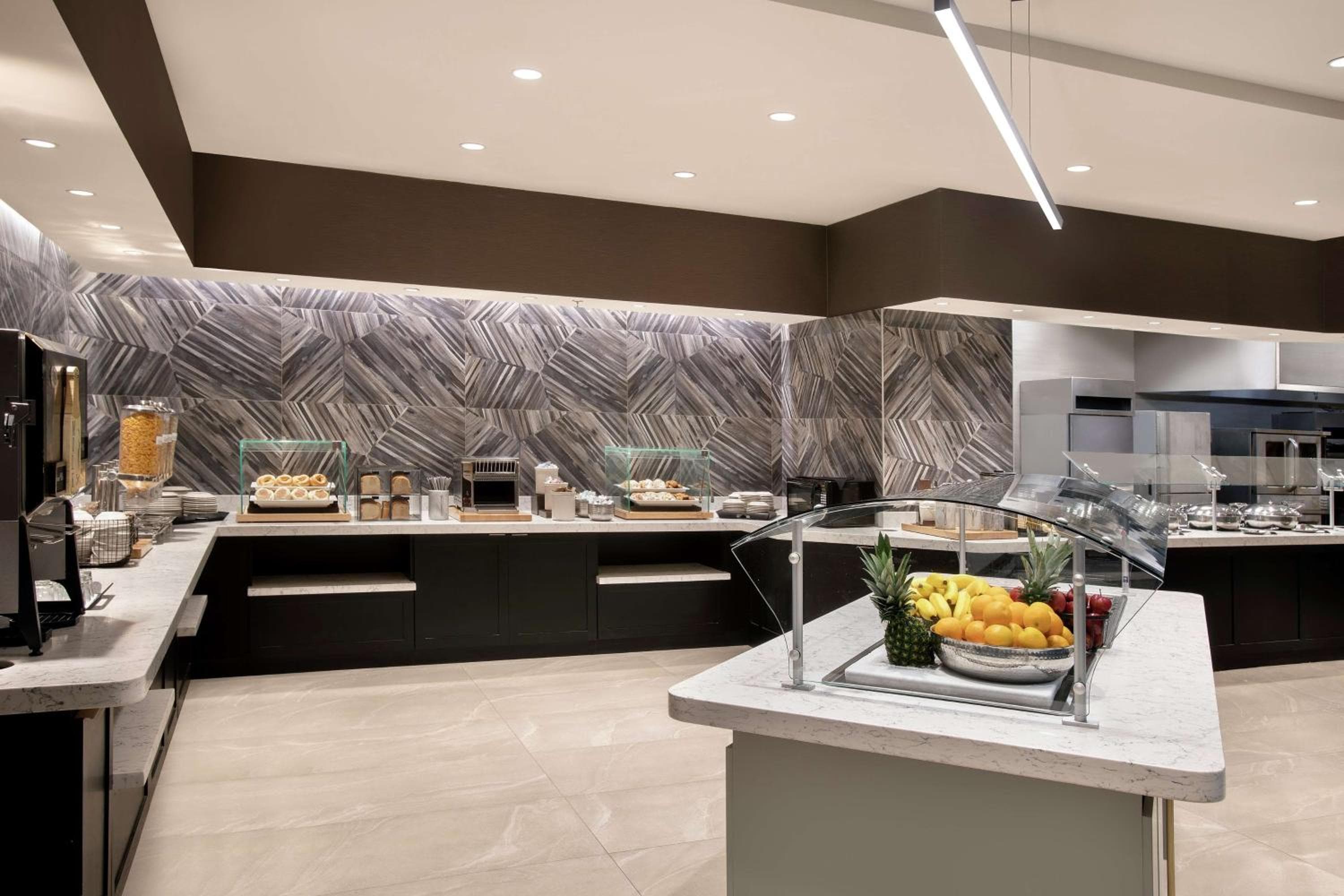 Embassy Suites by Hilton Orlando Airport — 7
