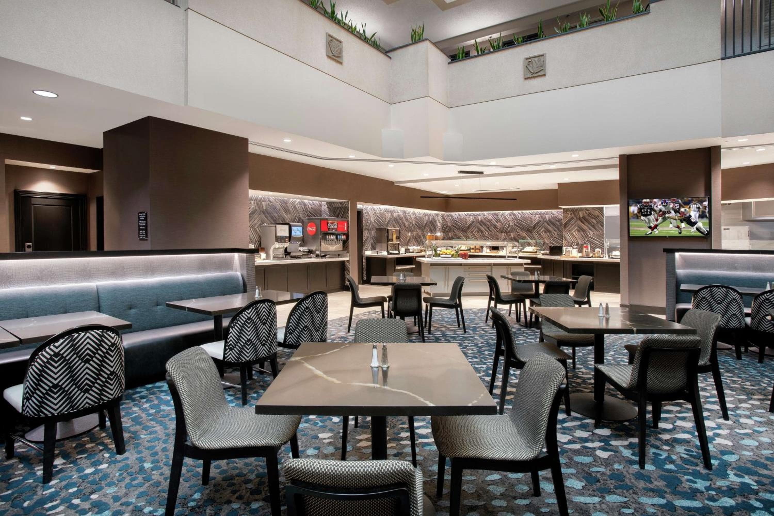 Embassy Suites by Hilton Orlando Airport — 8