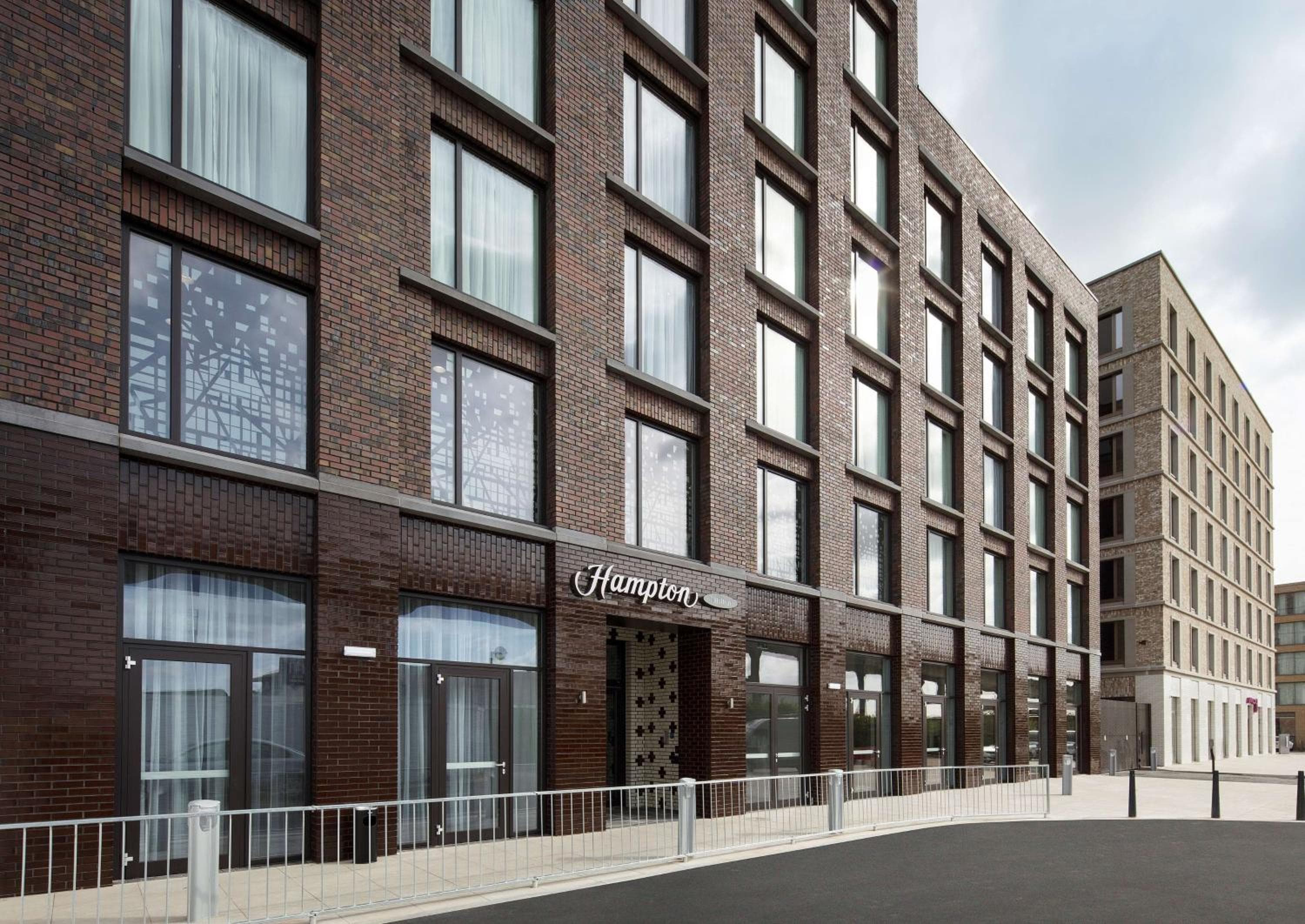 Hampton By Hilton London Docklands — 1