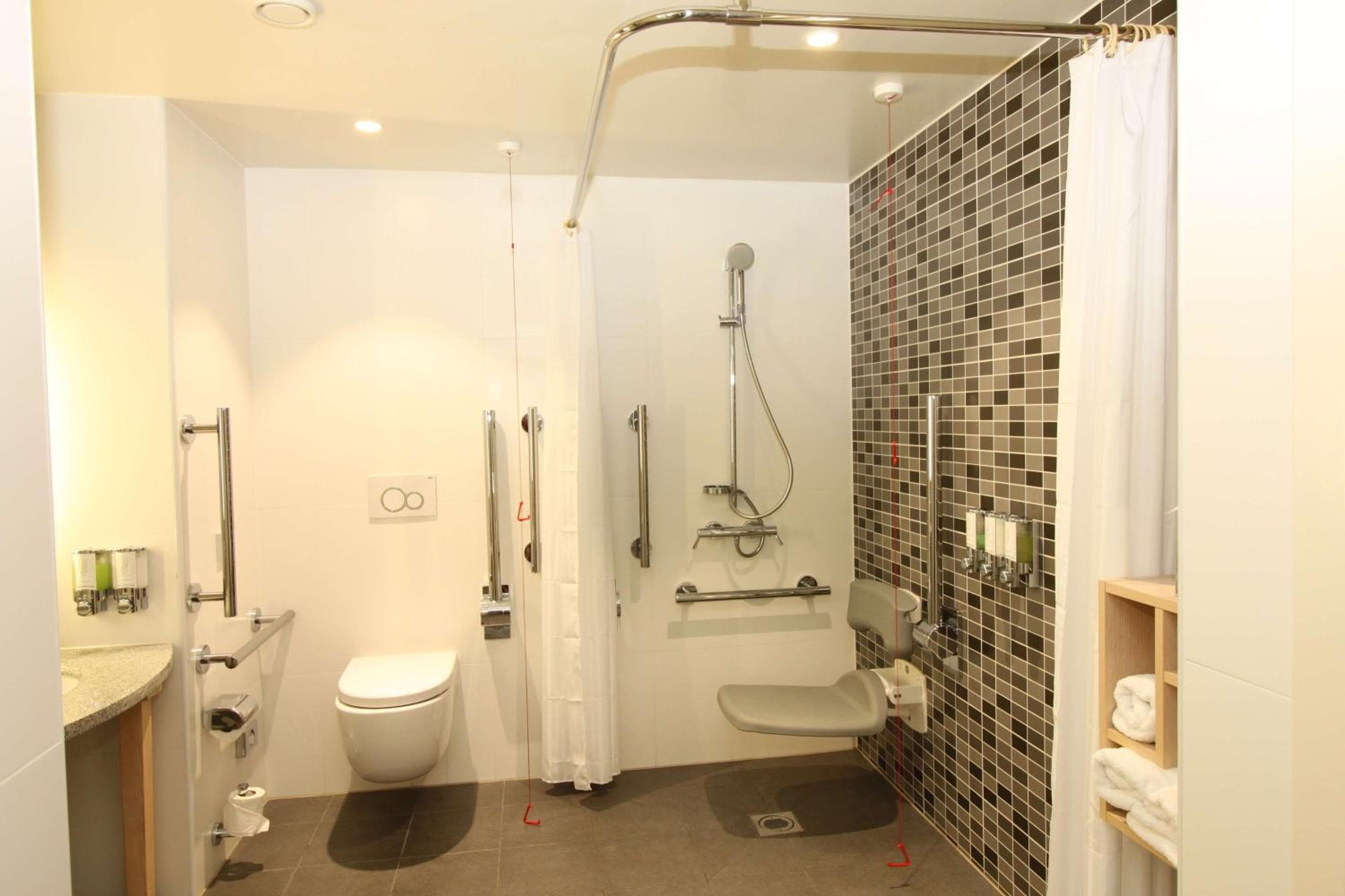 Hampton By Hilton London Docklands — 24