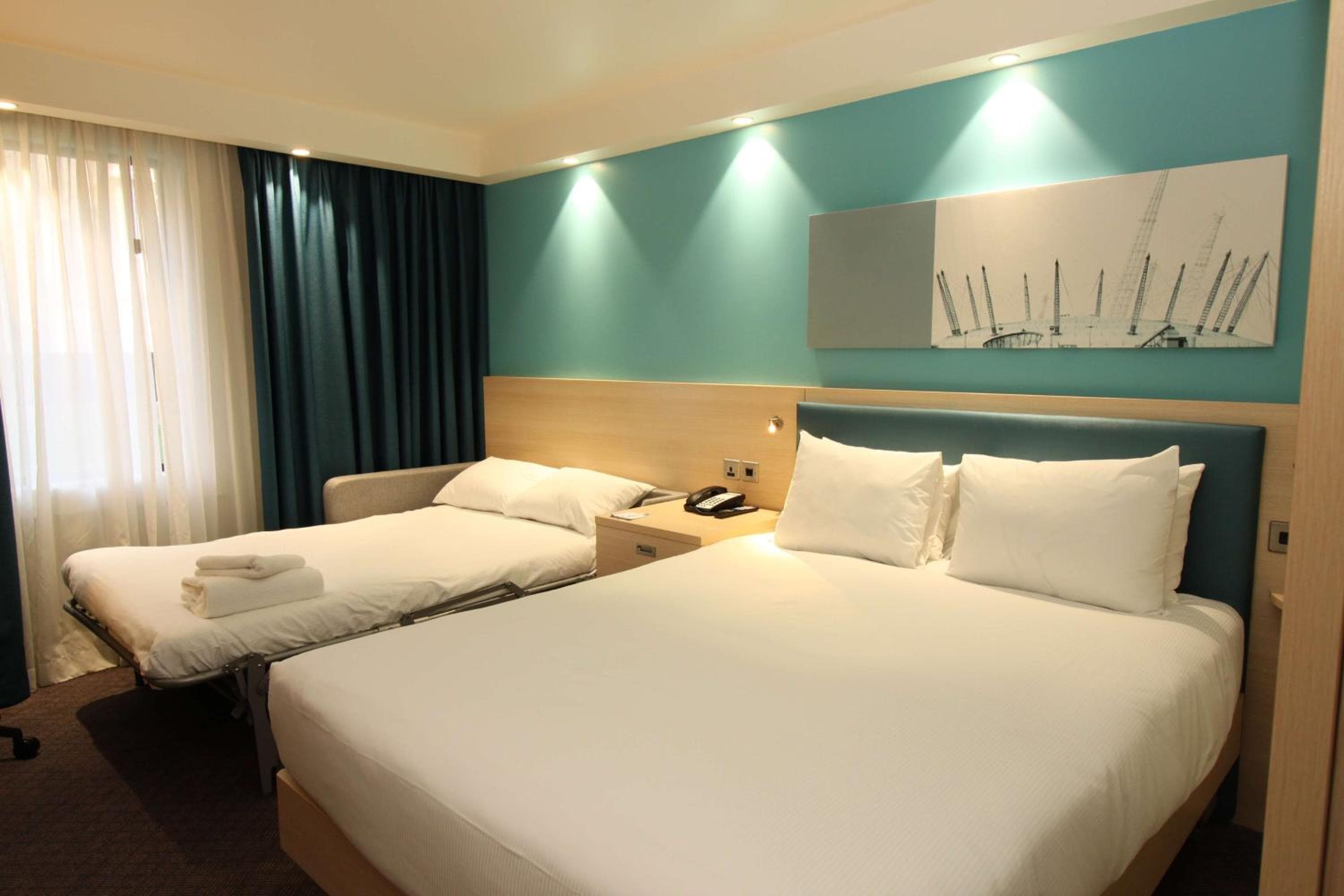 Hampton By Hilton London Docklands — 15