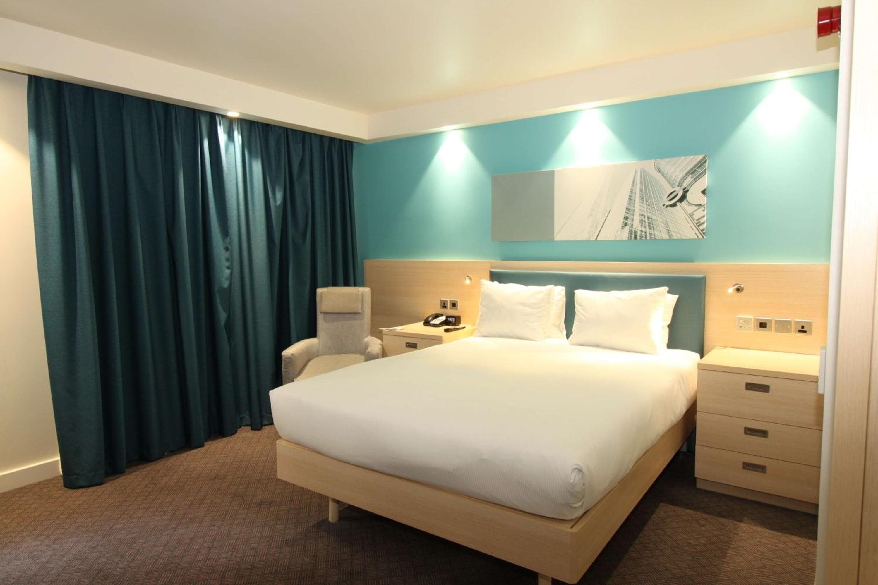Hampton By Hilton London Docklands — 12