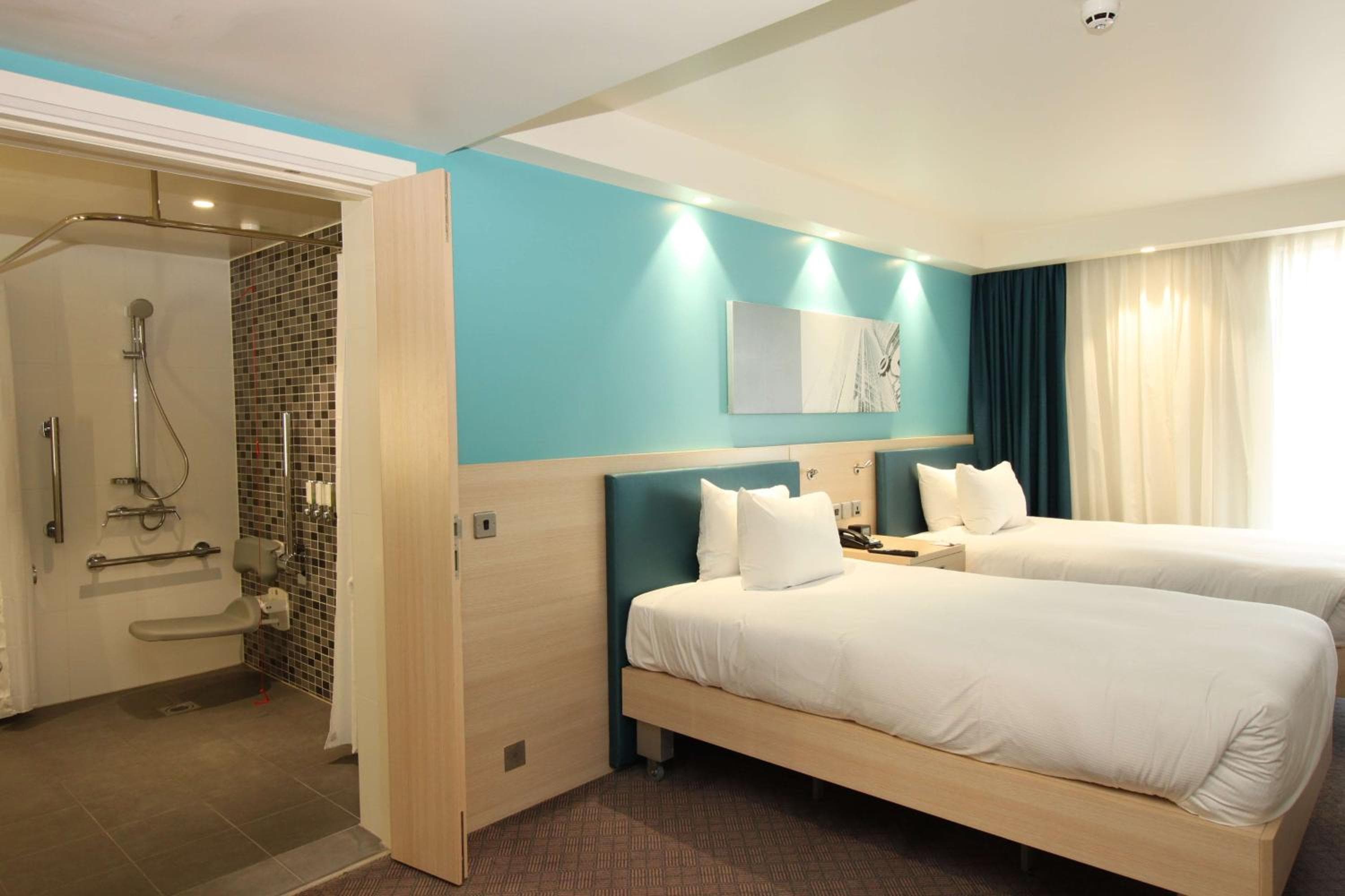 Hampton By Hilton London Docklands — 20