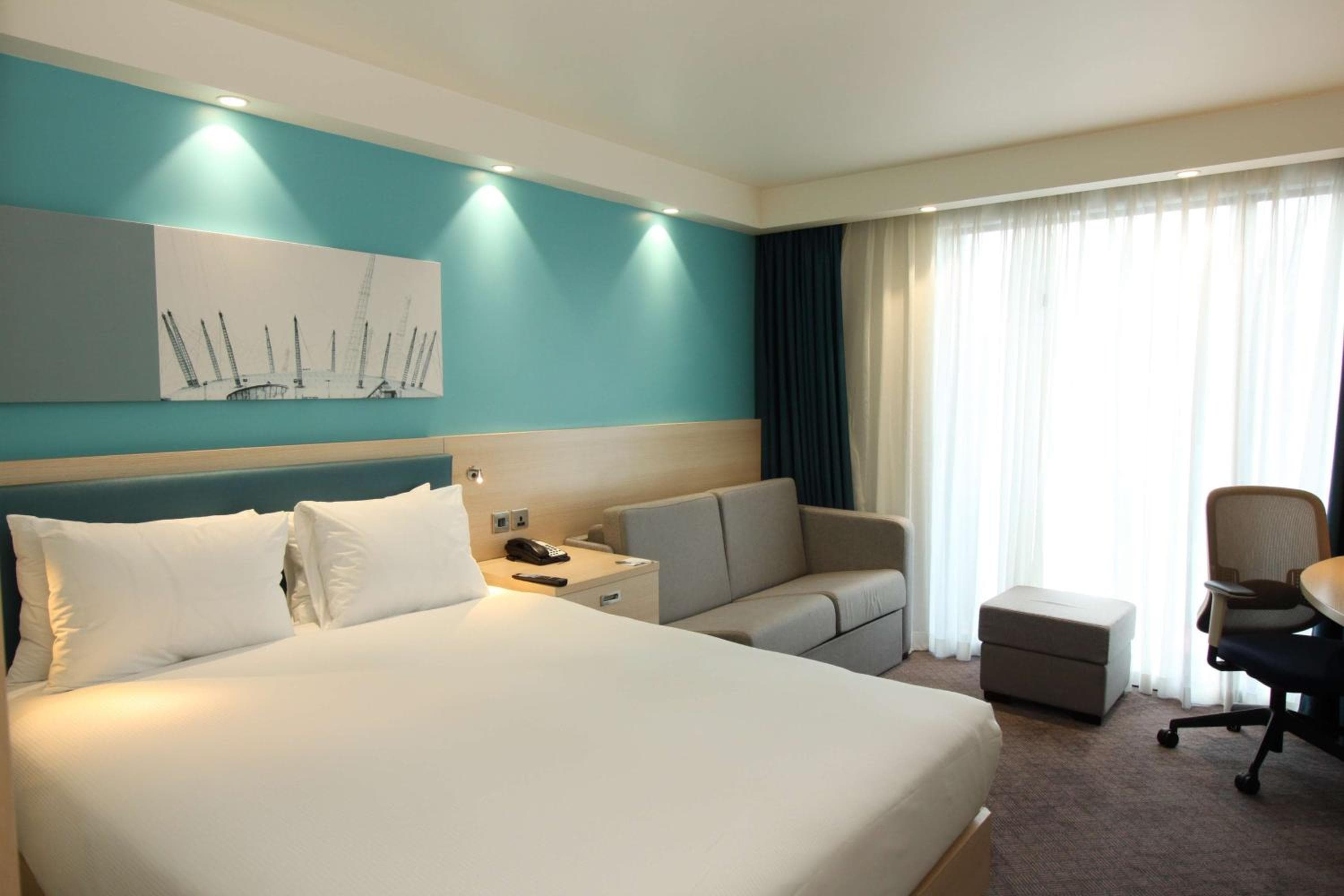 Hampton By Hilton London Docklands — 13