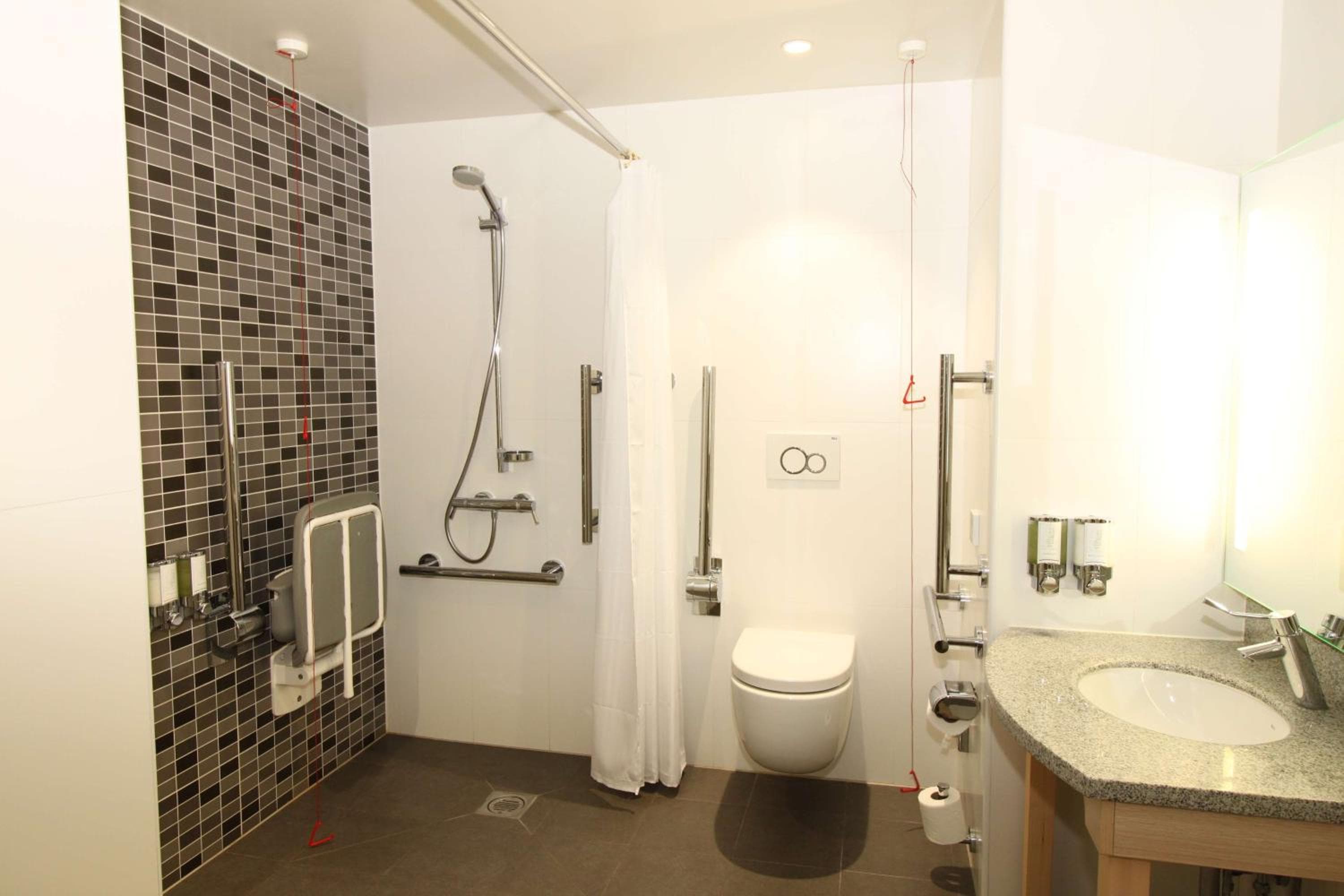 Hampton By Hilton London Docklands — 29