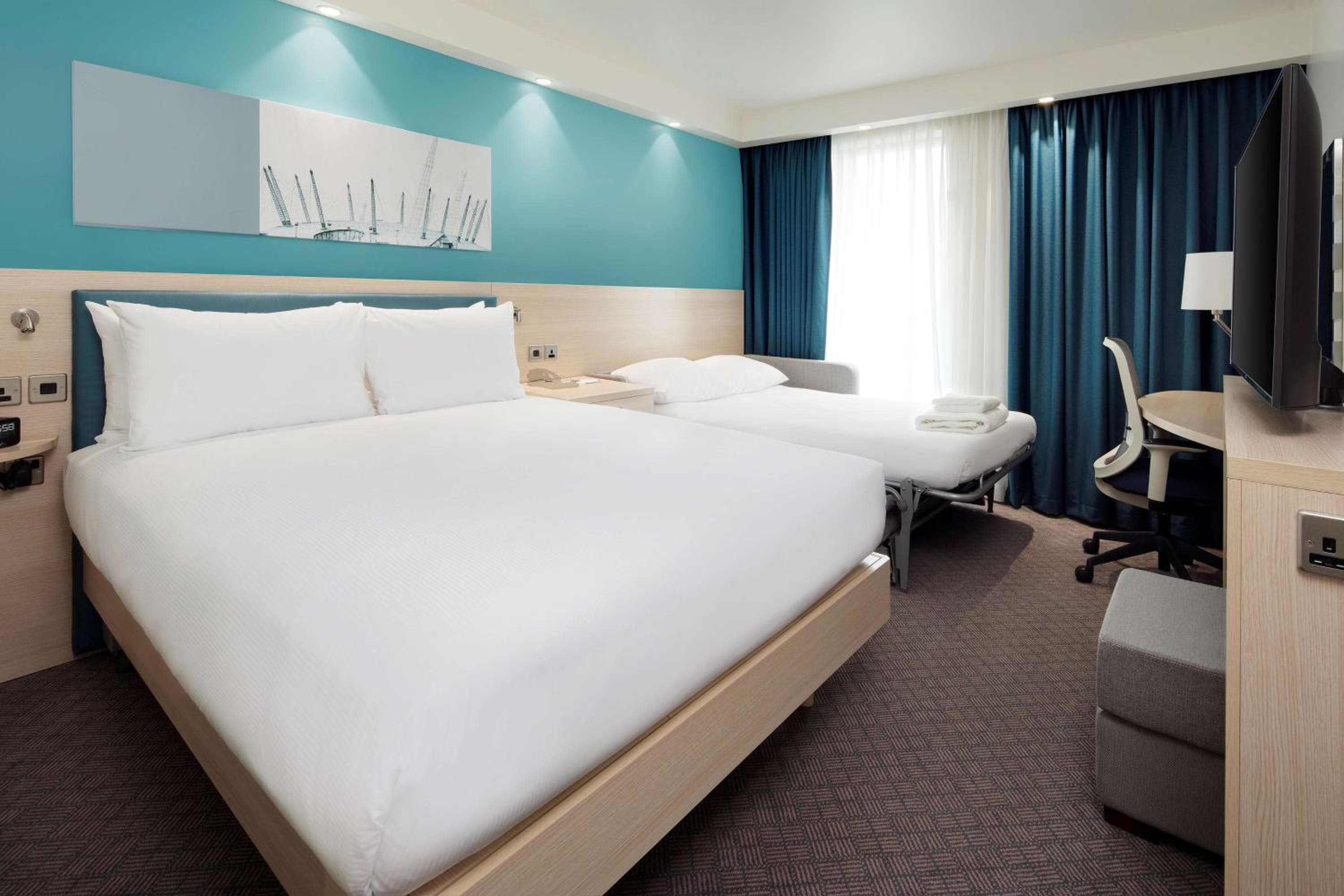 Hampton By Hilton London Docklands — 25