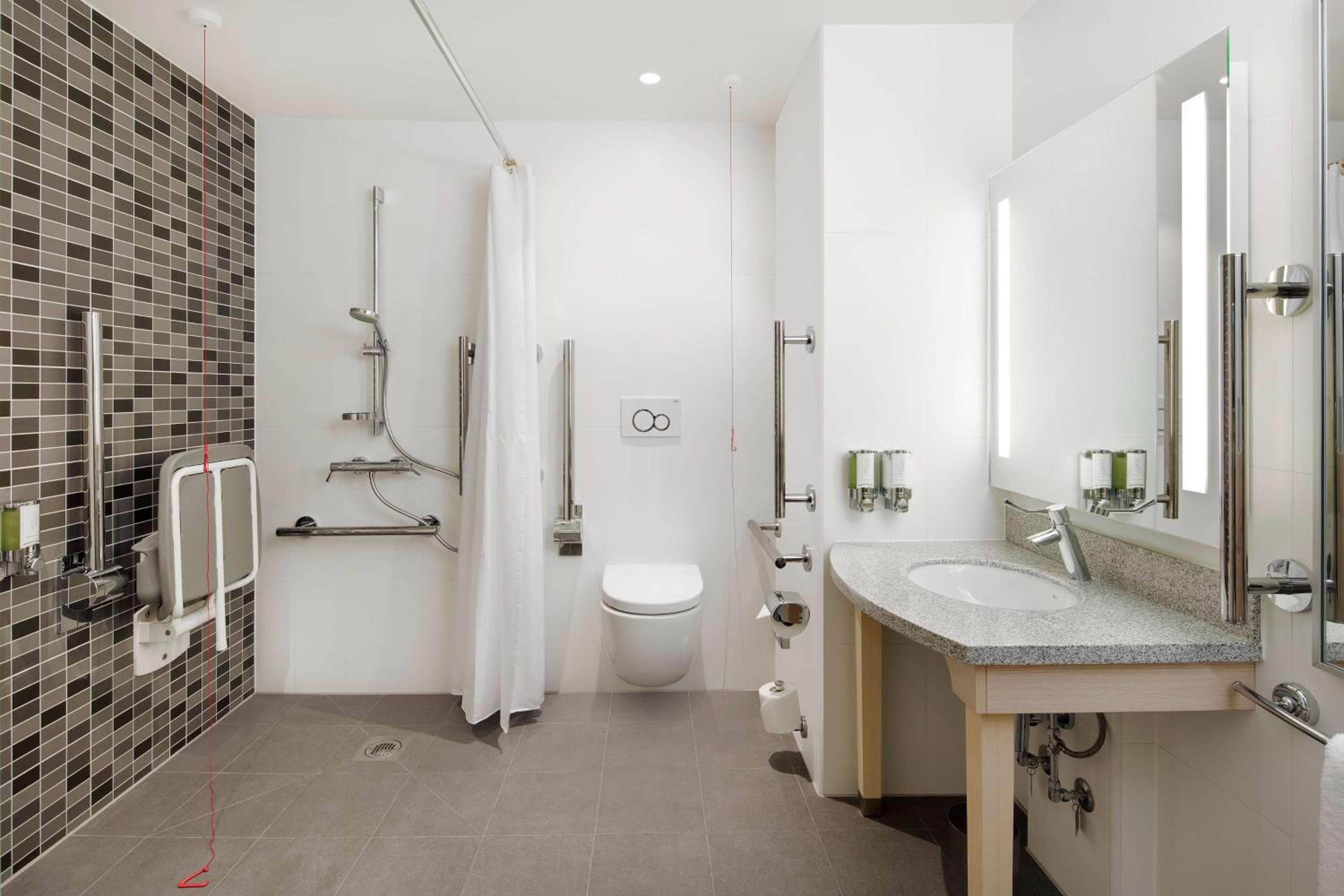 Hampton By Hilton London Docklands — 7