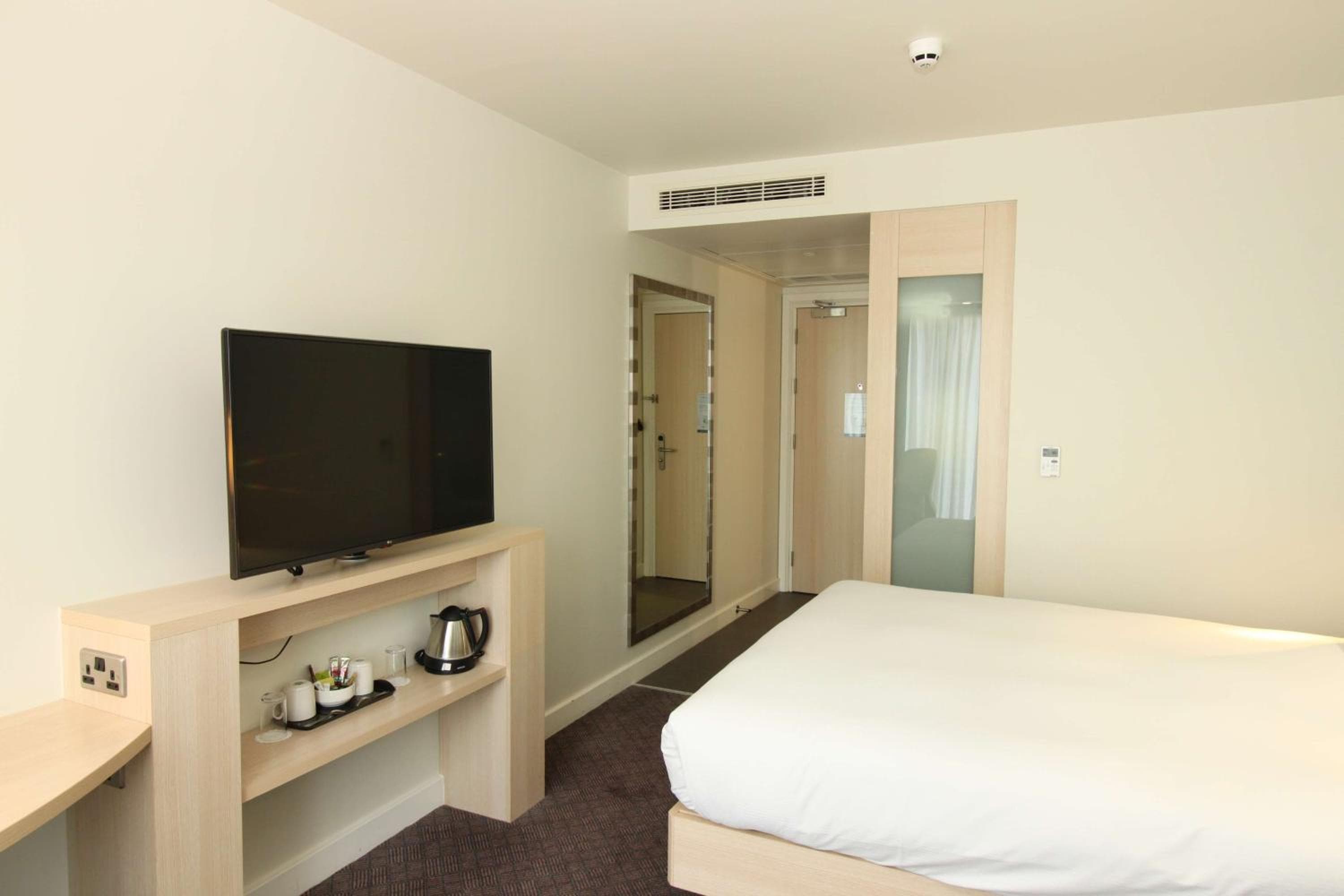 Hampton By Hilton London Docklands — 30