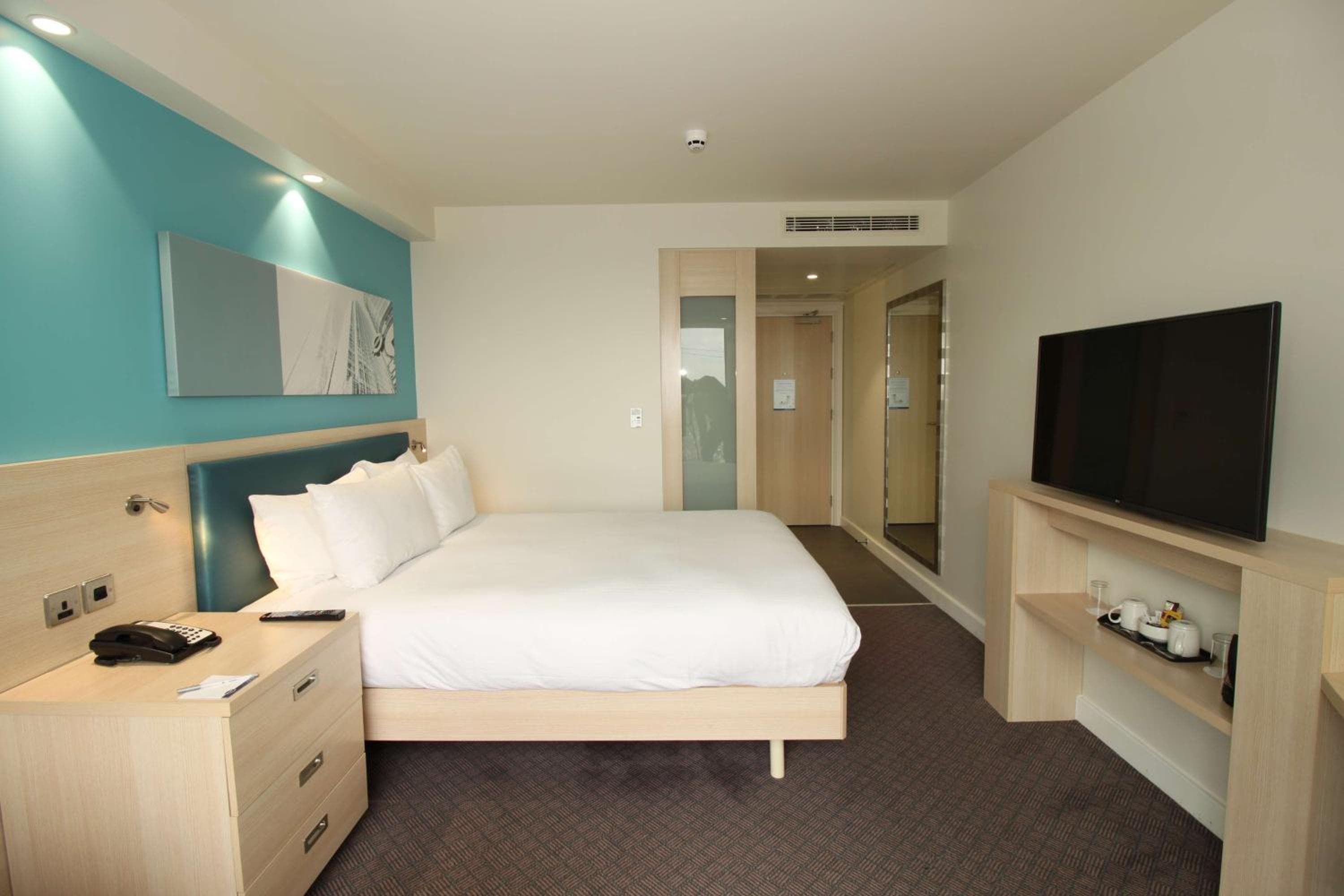 Hampton By Hilton London Docklands — 28