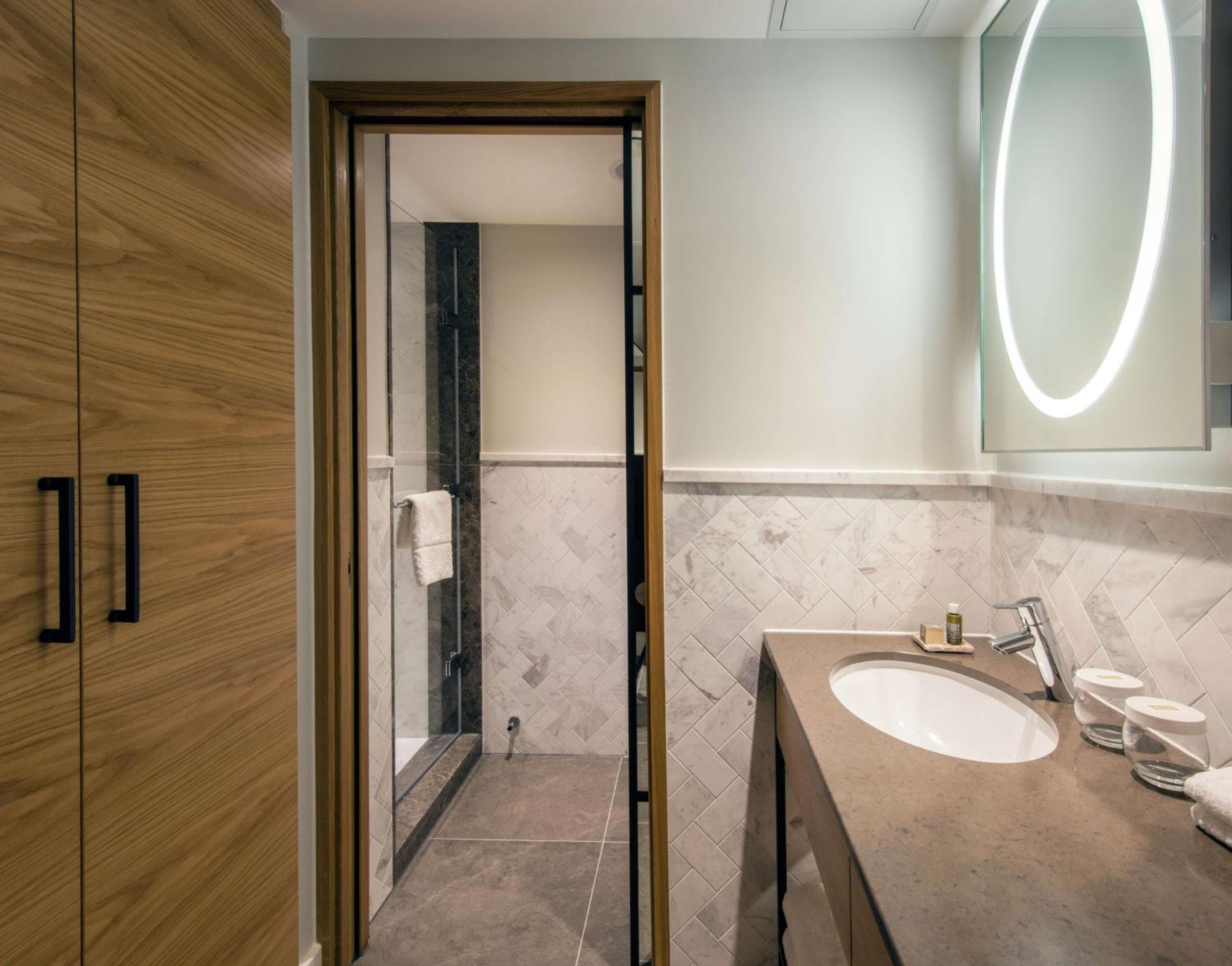 Lincoln Plaza Hotel London, Curio Collection By Hilton — 21