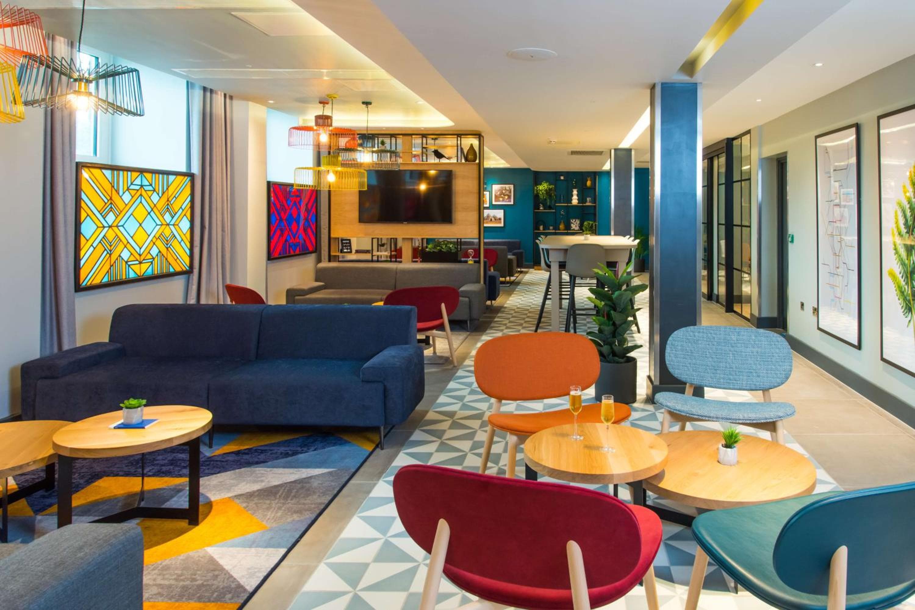 Hampton by Hilton London Park Royal — 30