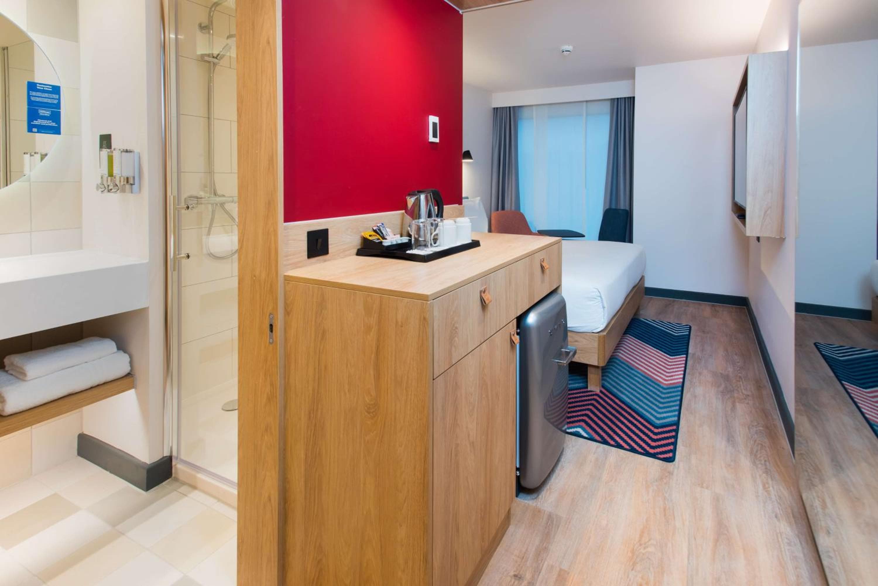 Hampton by Hilton London Park Royal — 25