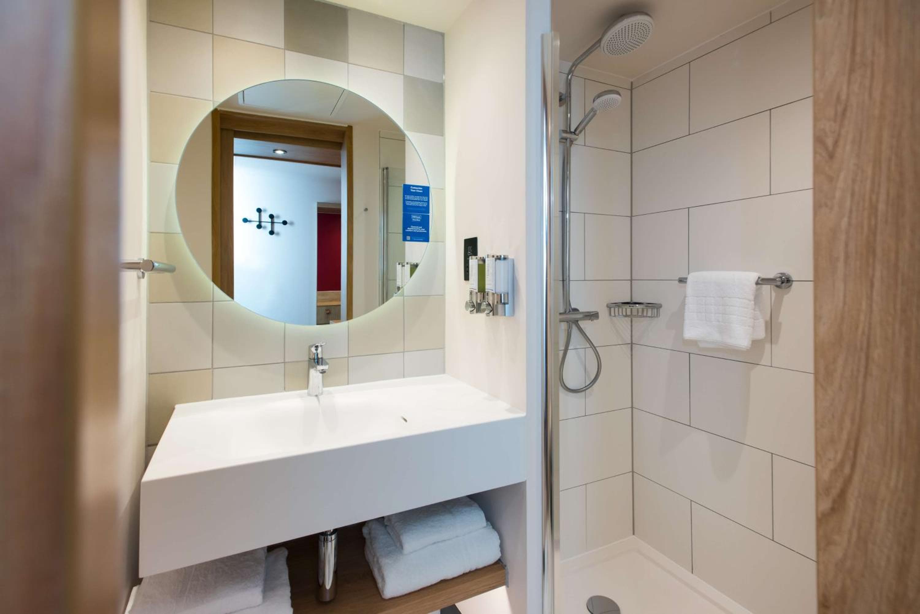 Hampton by Hilton London Park Royal — 22